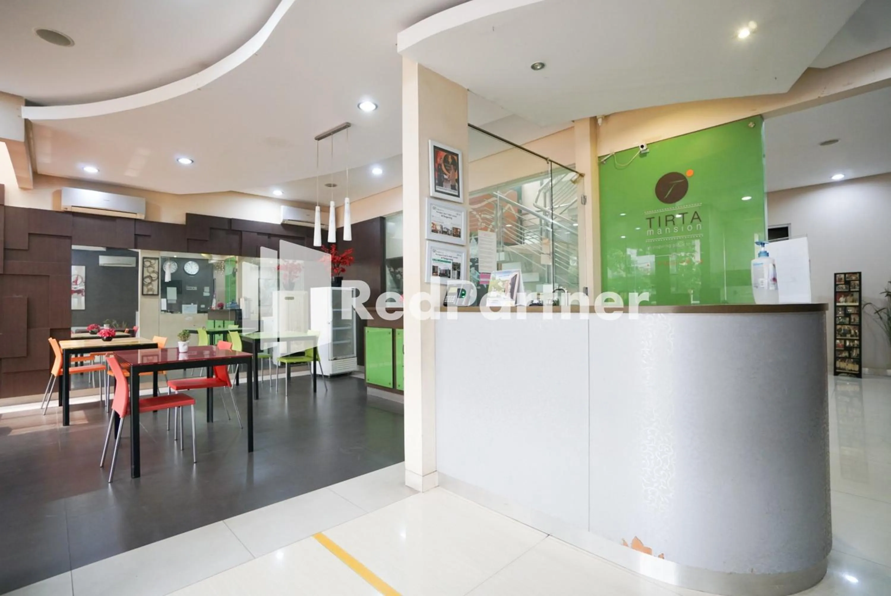 Lobby or reception in Tirta Mansion Lippo Karawaci Mitra RedDoorz