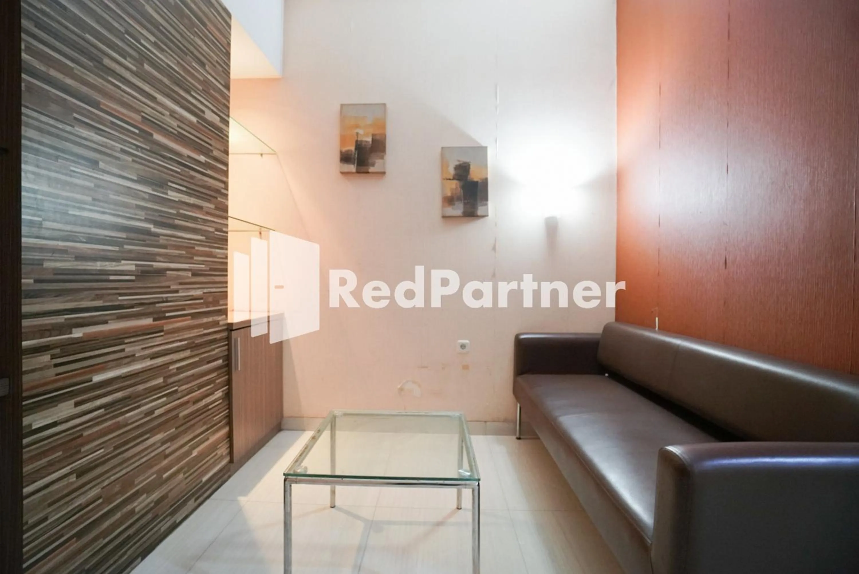 Living room in Tirta Mansion Lippo Karawaci Mitra RedDoorz