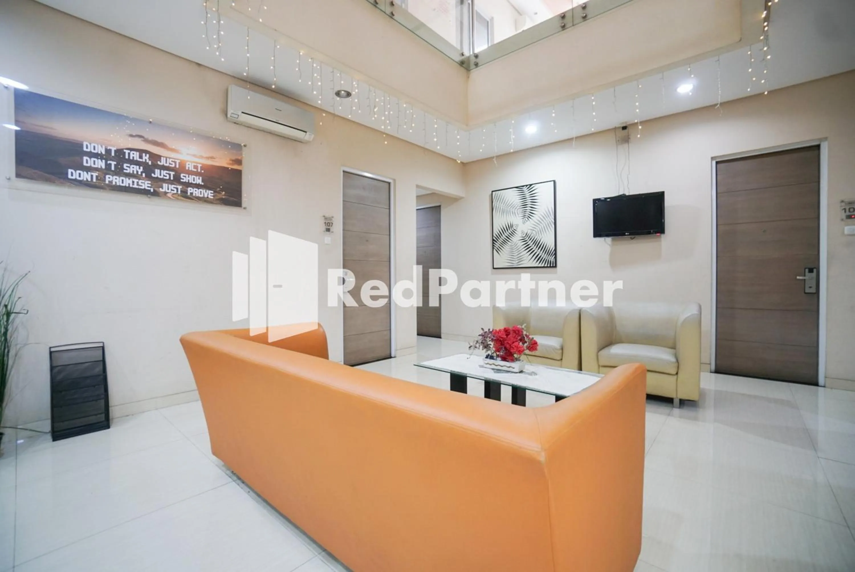 Living room in Tirta Mansion Lippo Karawaci Mitra RedDoorz