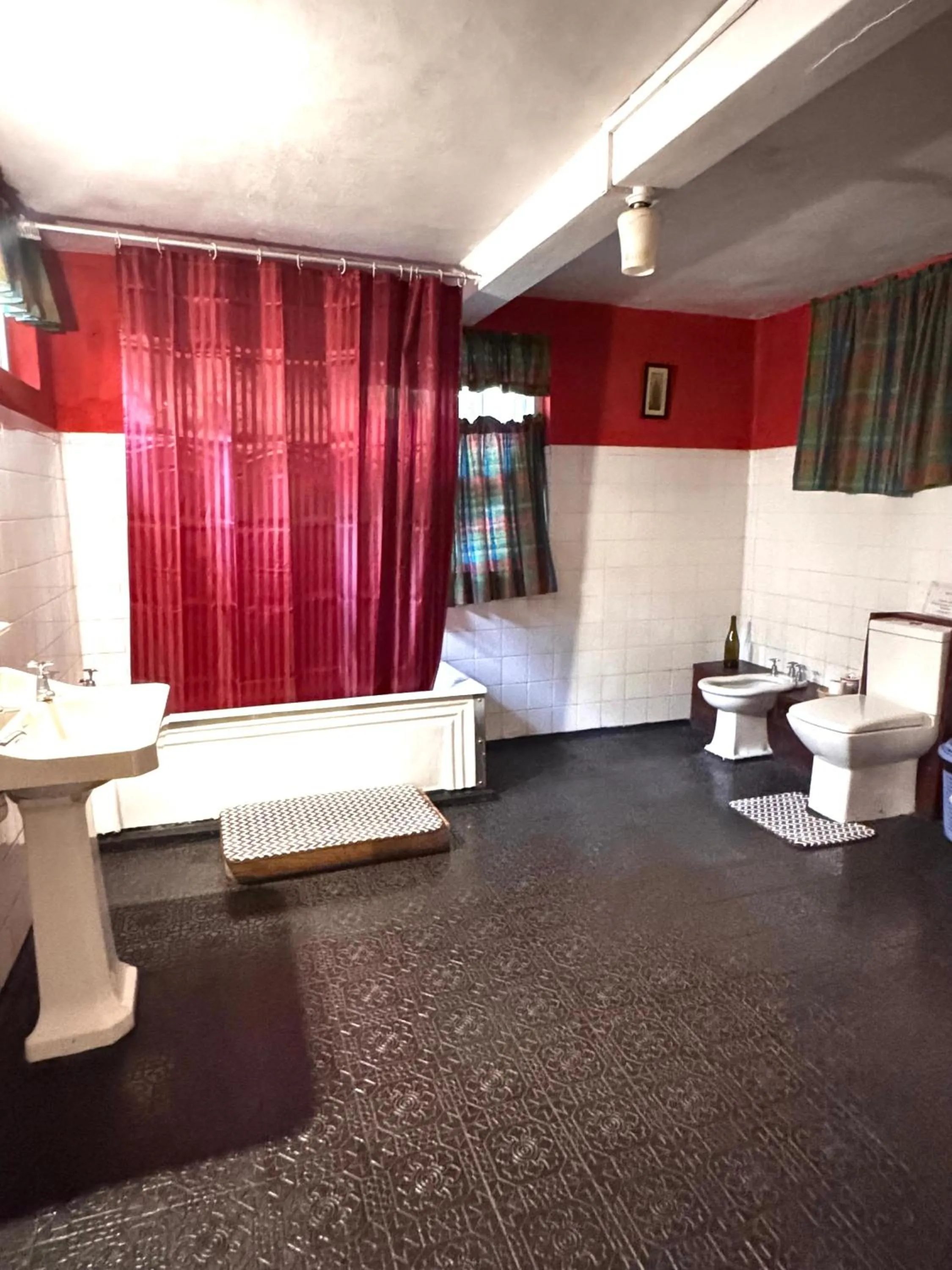 Toilet in The Kandyan Manor by Bhathiya & Suzy