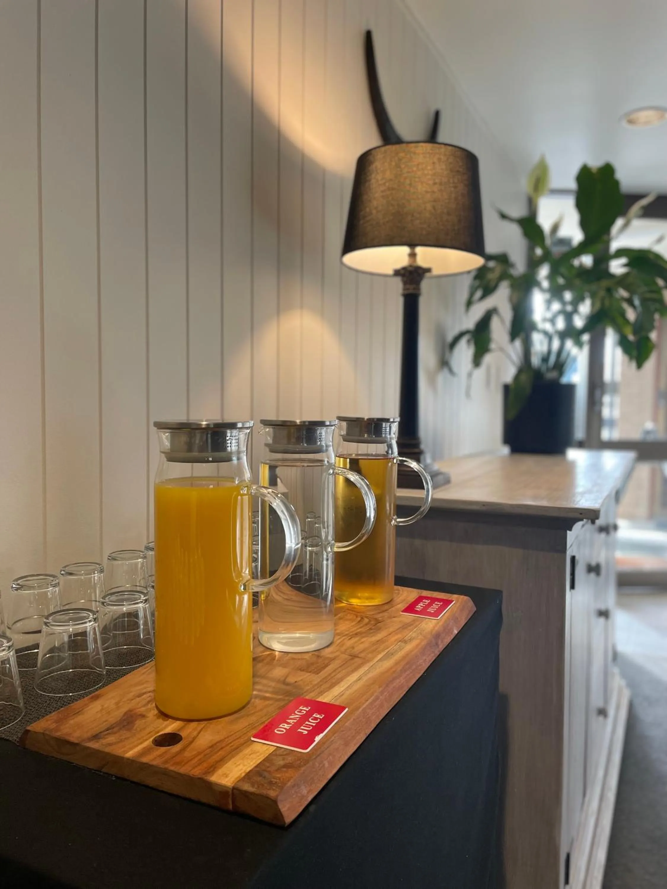 Breakfast in The Black Bull Motel