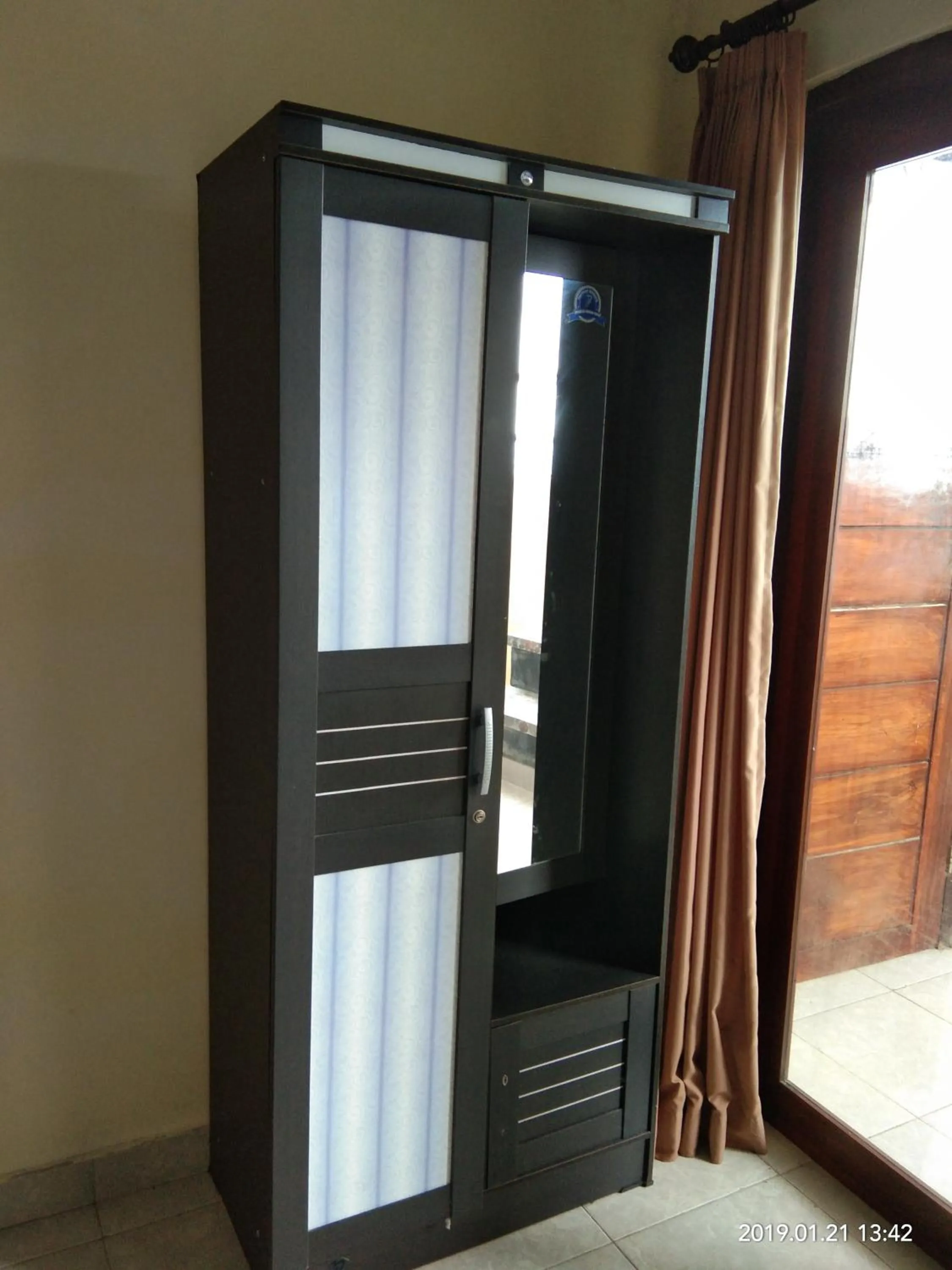 wardrobe in Bukit Indah Homestay