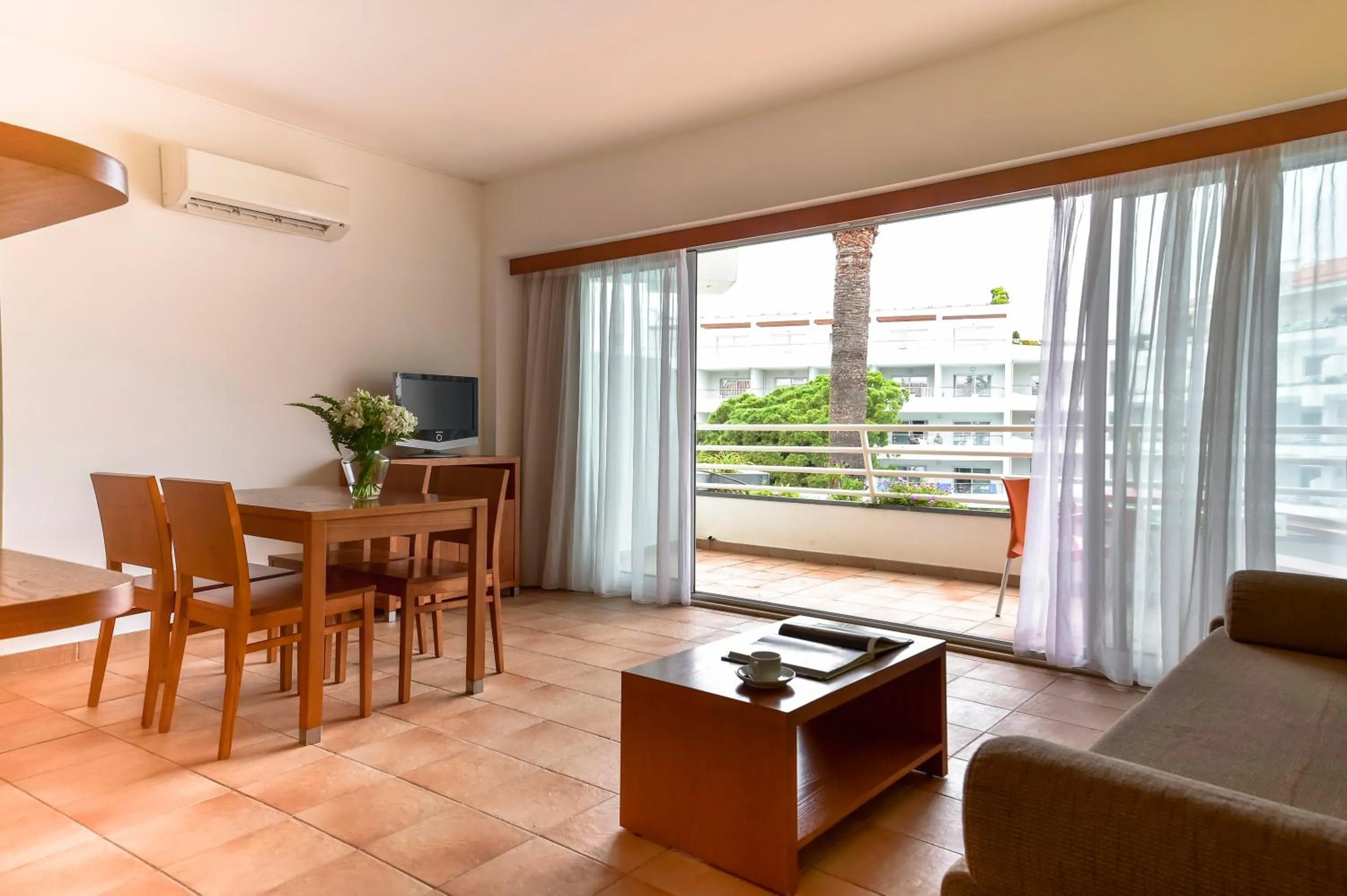 TV and multimedia in Aqualuz Lagos by The Editory