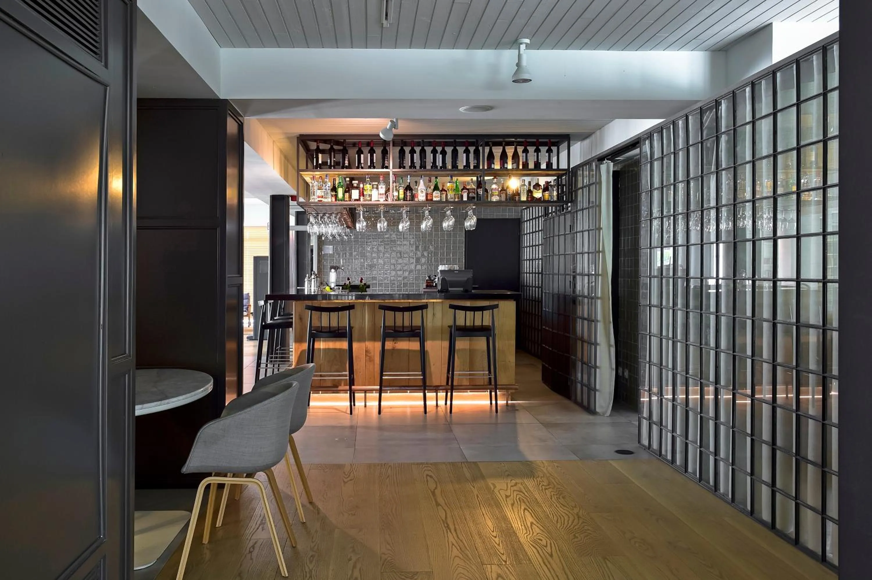 Restaurant/places to eat in Aqualuz Lagos by The Editory