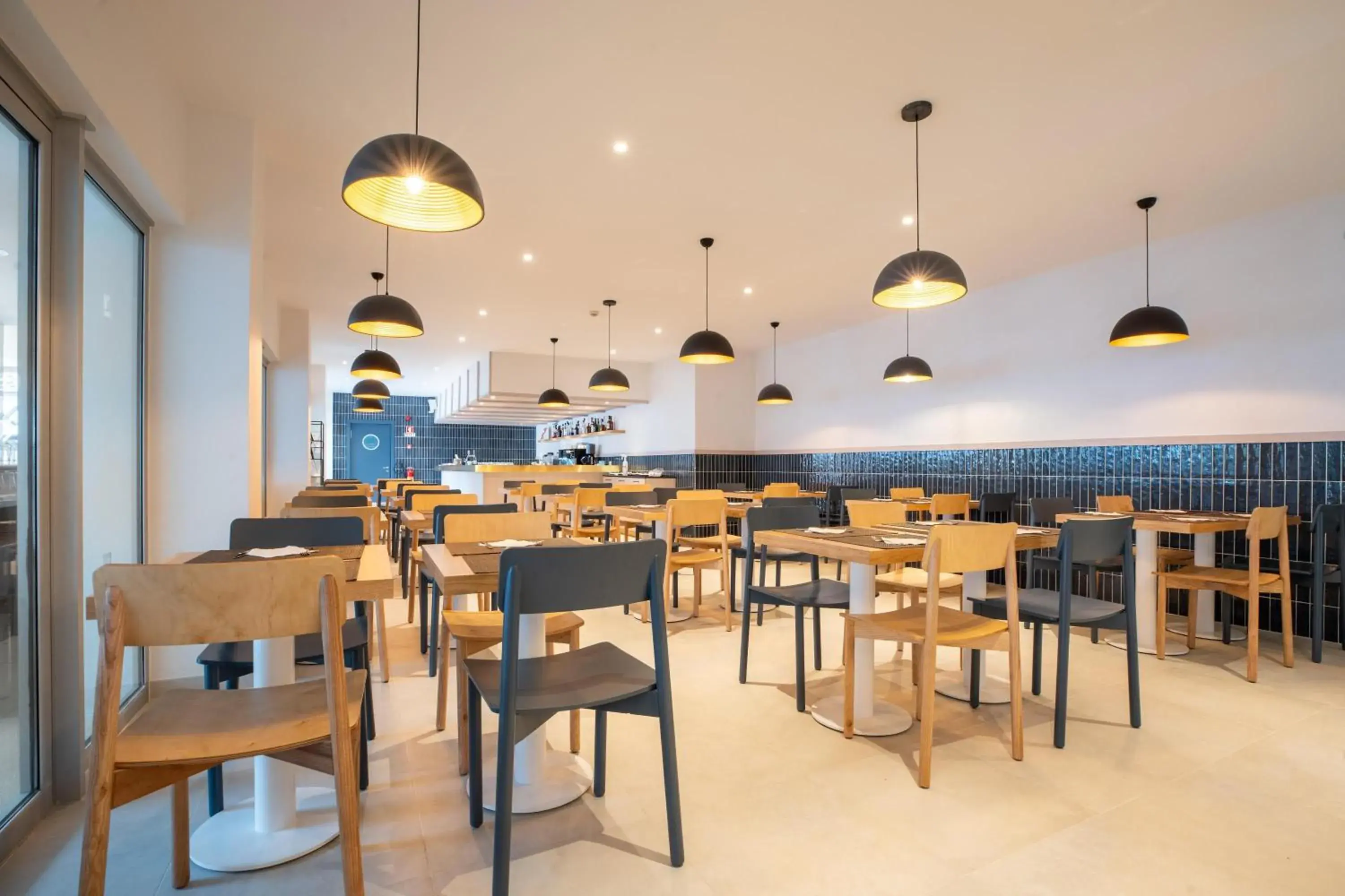 Restaurant/places to eat in Aqualuz Lagos by The Editory Restaurant/places to eat in Aqualuz Lagos by The Editory