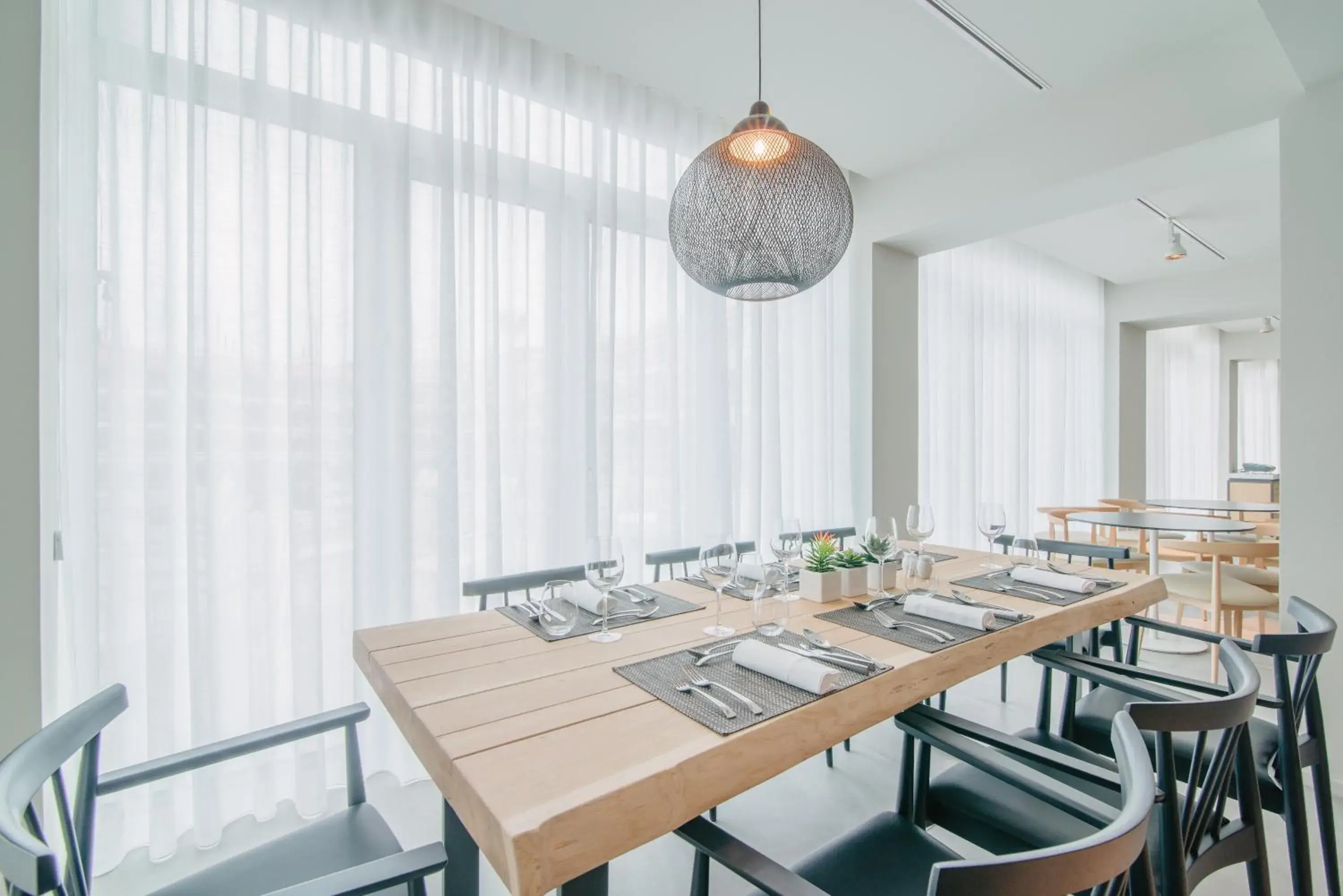 Restaurant/places to eat in Aqualuz Lagos by The Editory Restaurant/places to eat in Aqualuz Lagos by The Editory