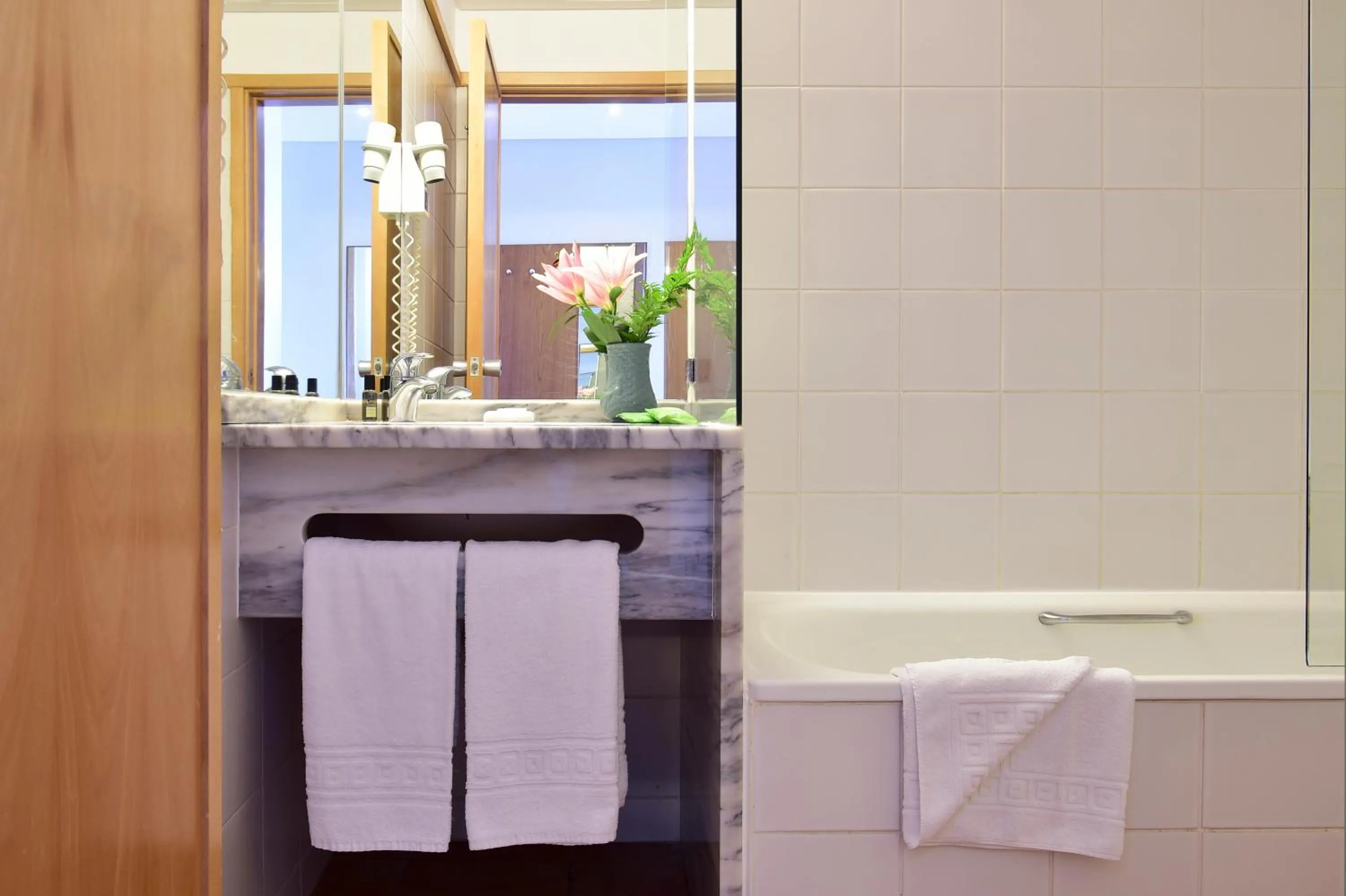 Bathroom in Aqualuz Lagos by The Editory