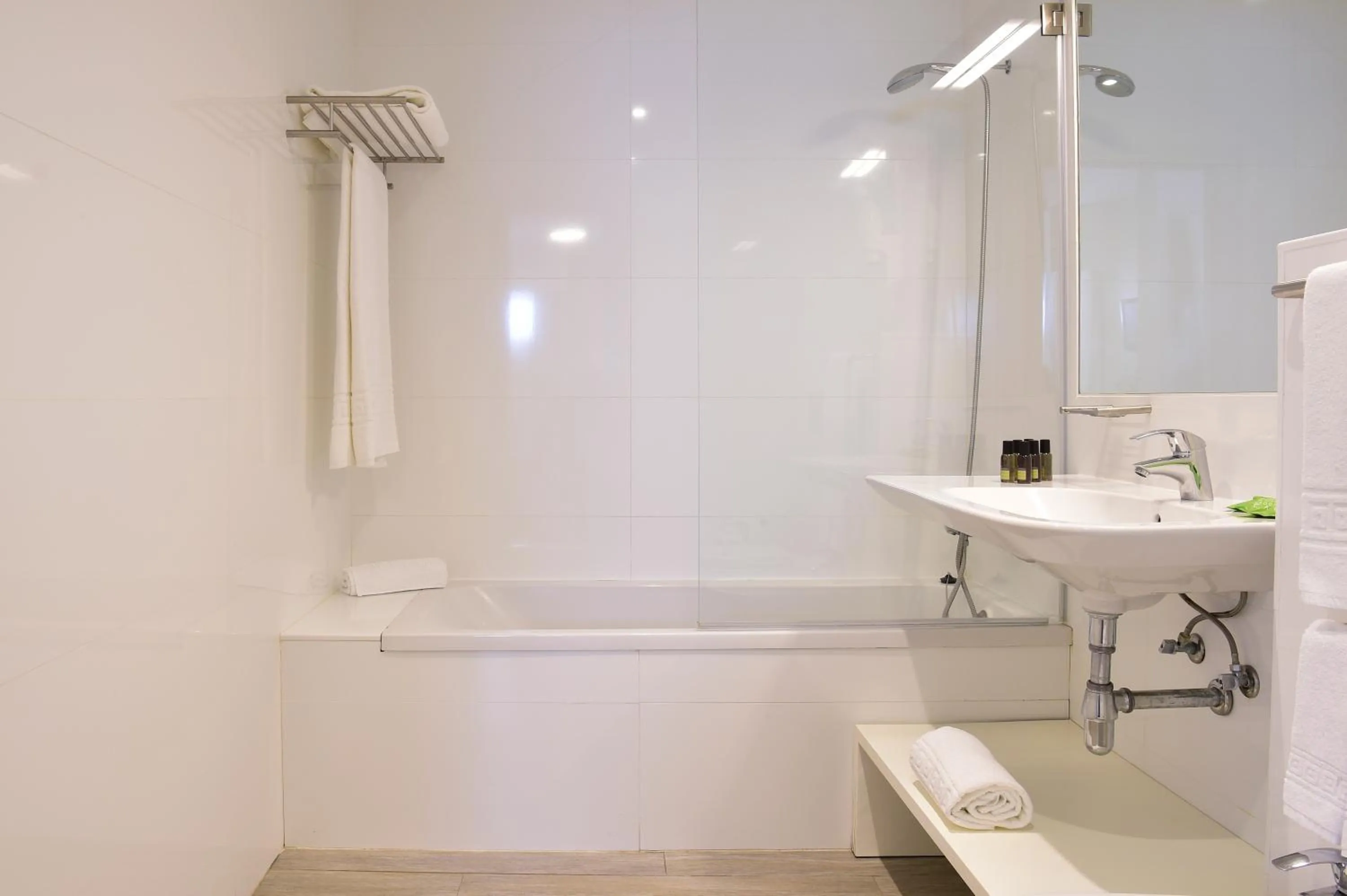 Shower in Aqualuz Lagos by The Editory