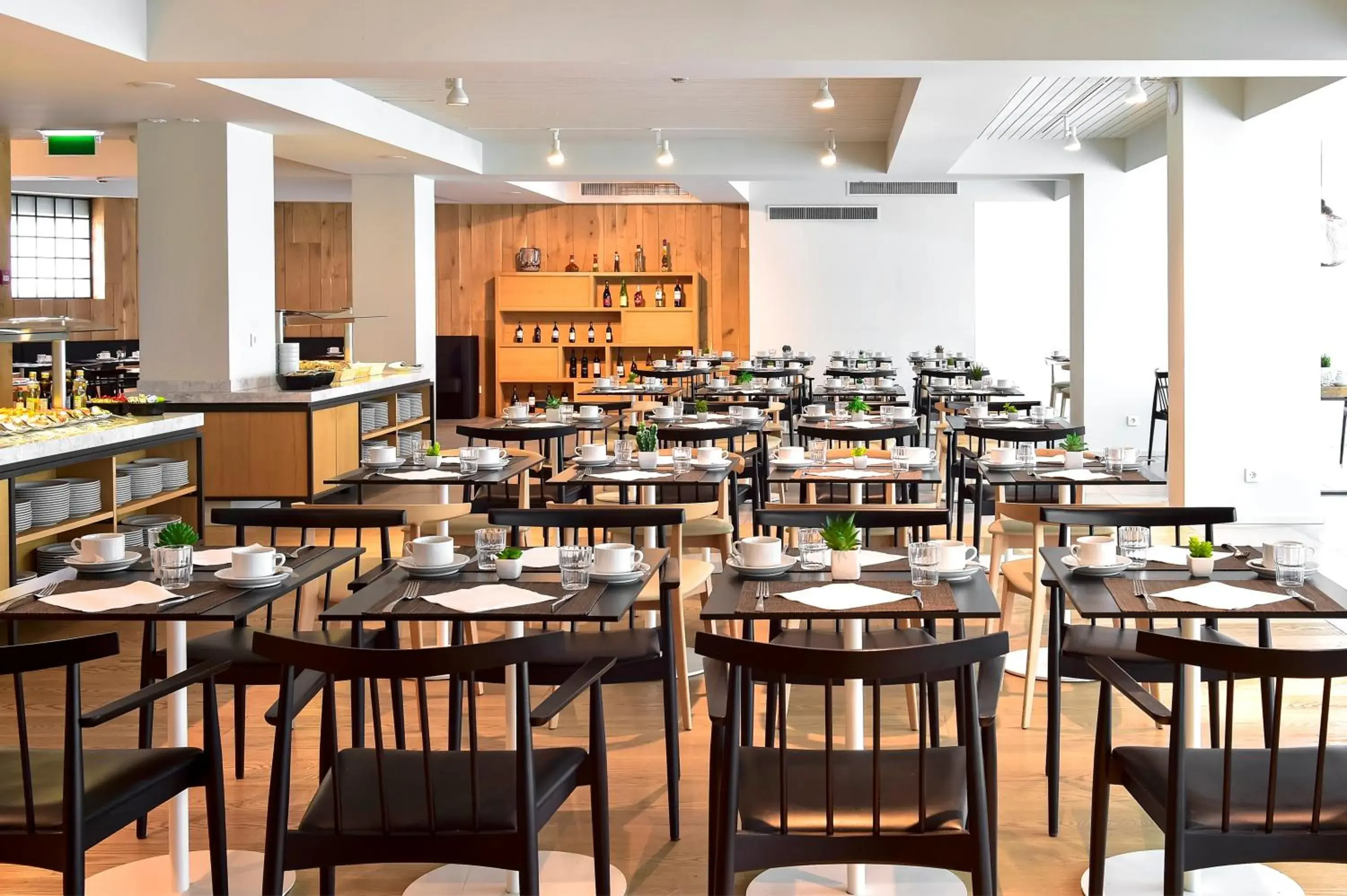 Restaurant/places to eat in Aqualuz Lagos by The Editory Restaurant/places to eat in Aqualuz Lagos by The Editory