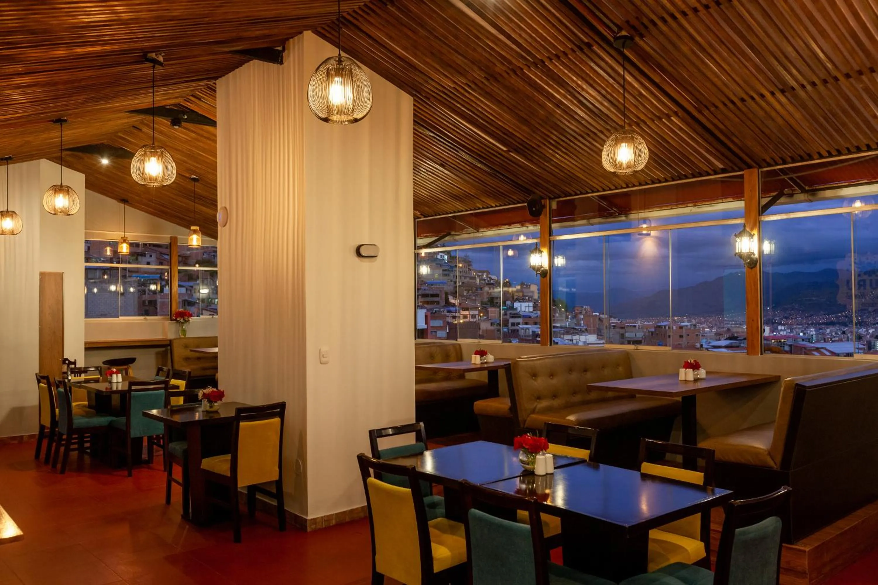 Restaurant/places to eat in Muru Homely Hotel Cusco