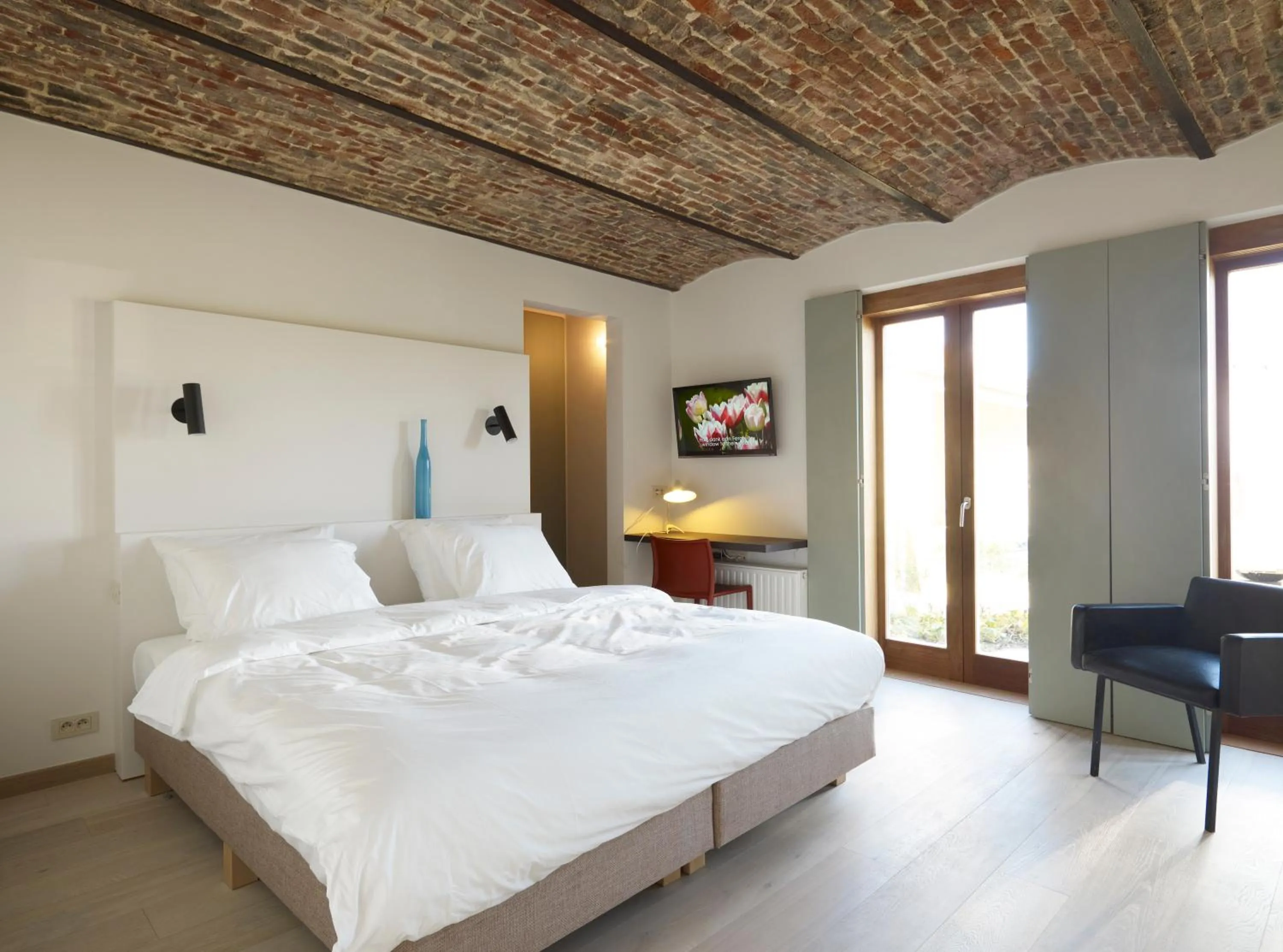 TV and multimedia, Bed in B&B De Deugdzonde