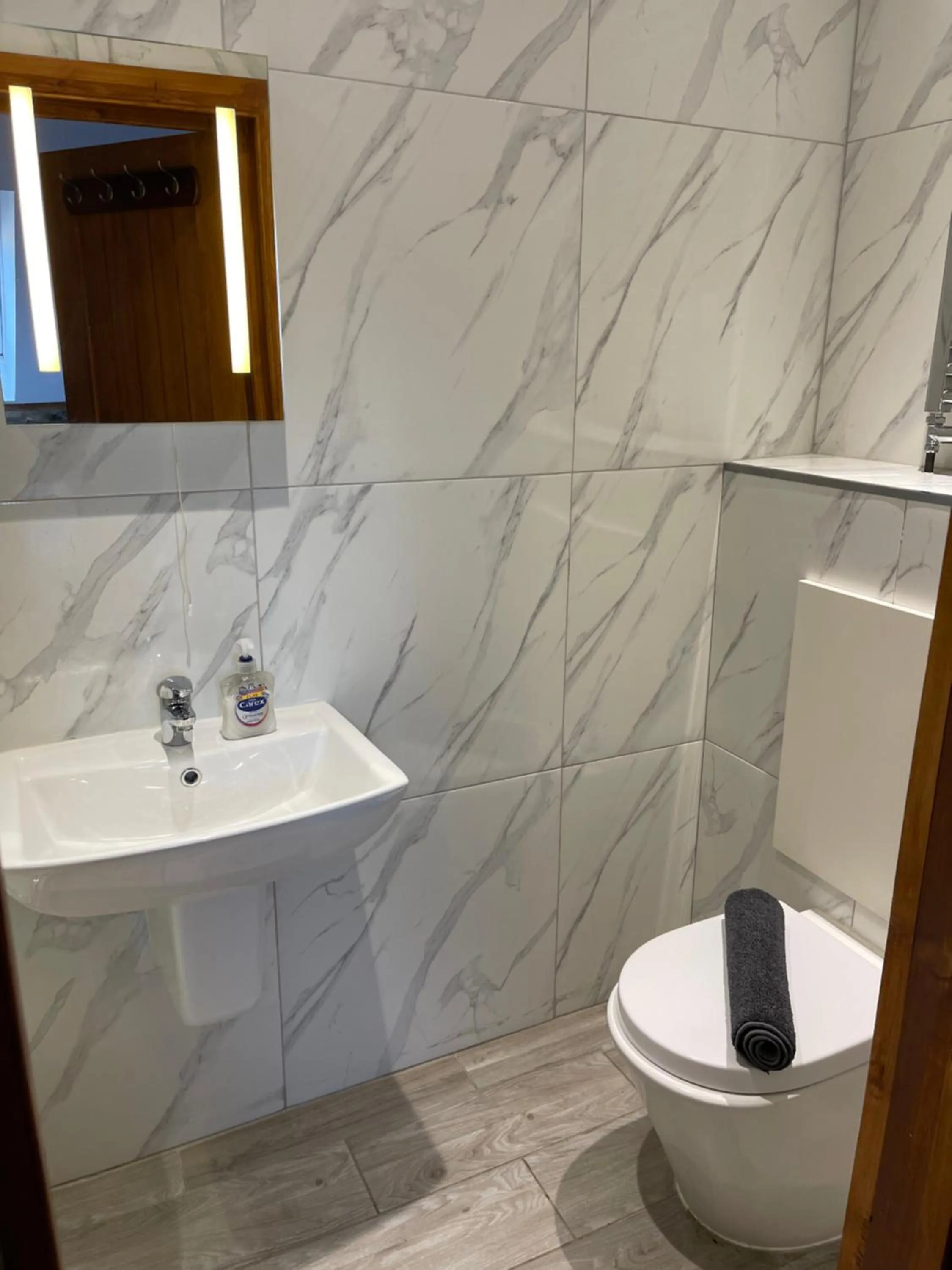 Shower in The Six Bells Hotel