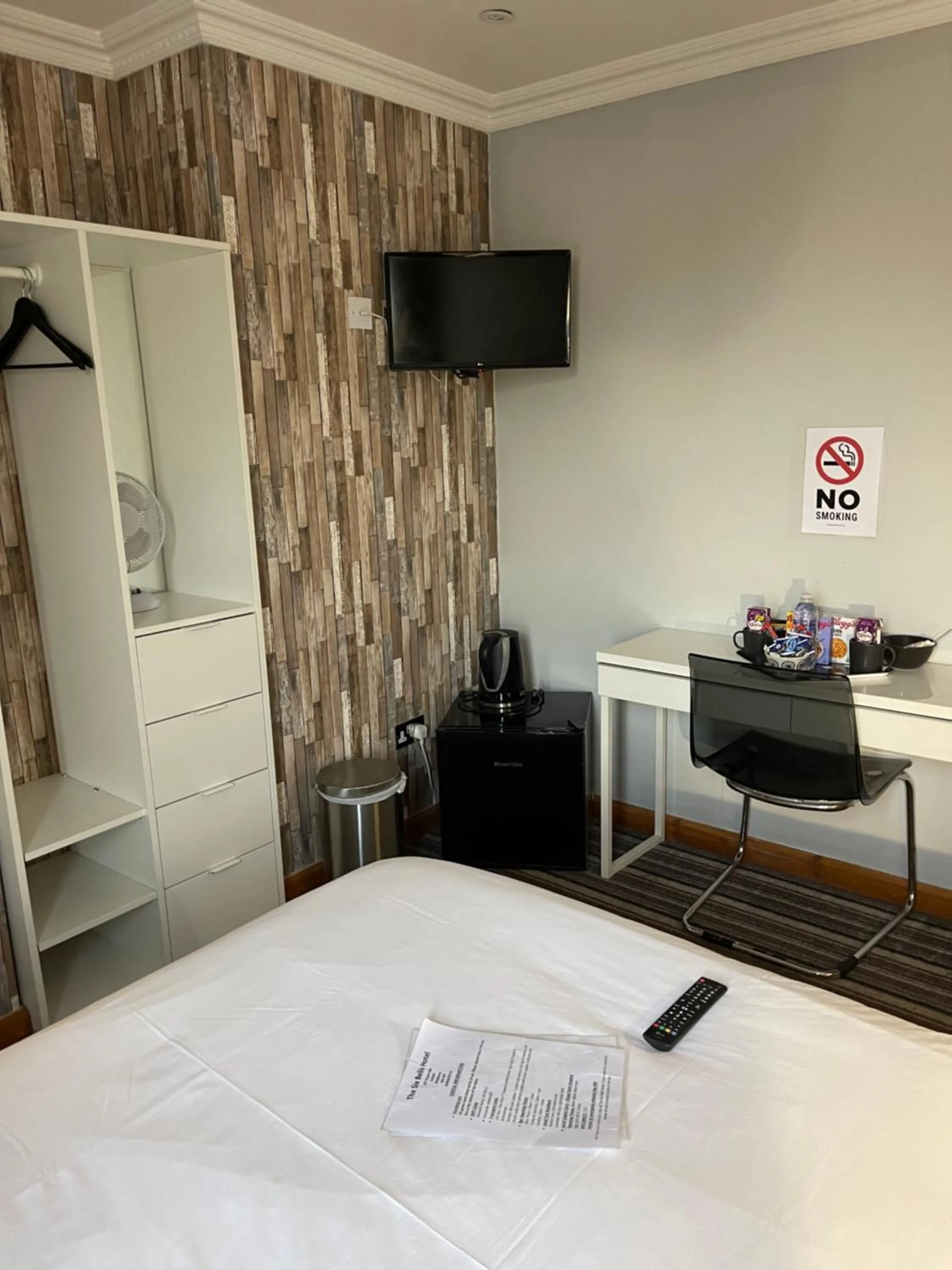 Bed in The Six Bells Hotel