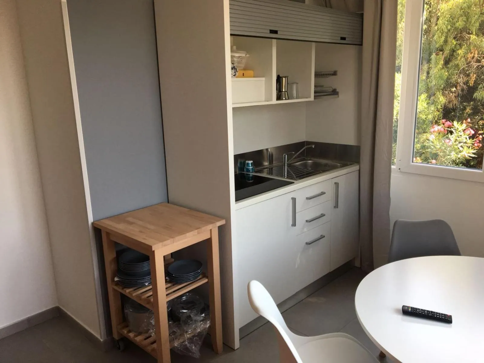 Kitchen or kitchenette in Golden Beach Residence