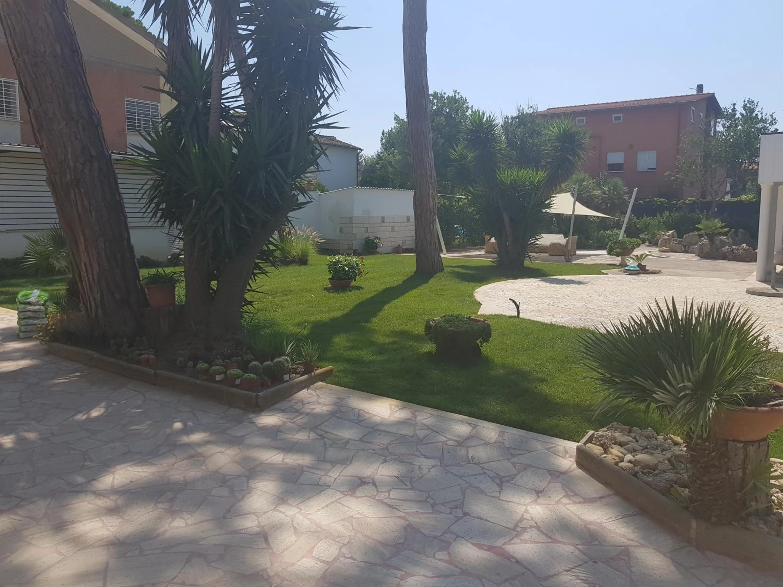 Property building in Golden Beach Residence