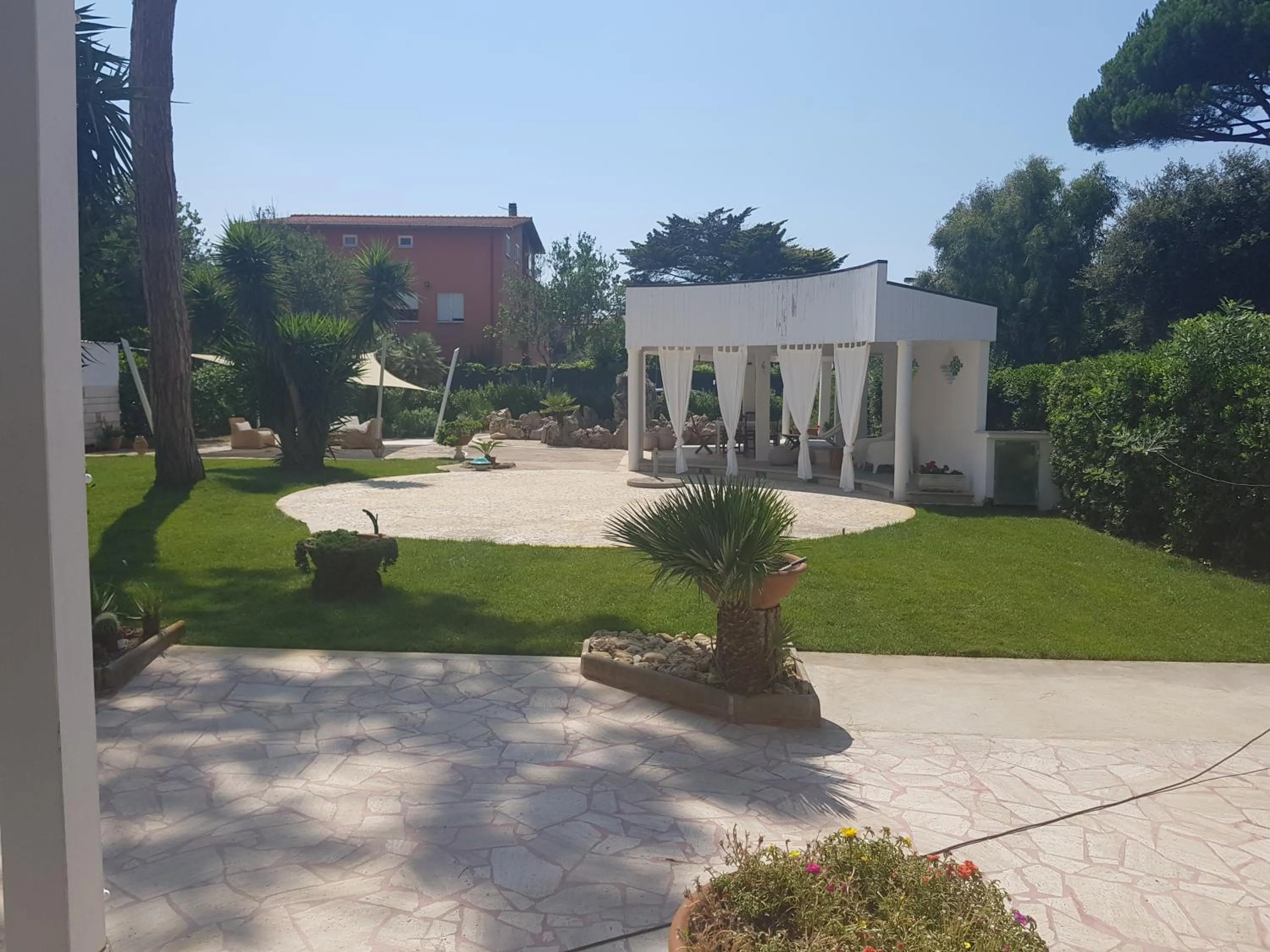 Property building in Golden Beach Residence