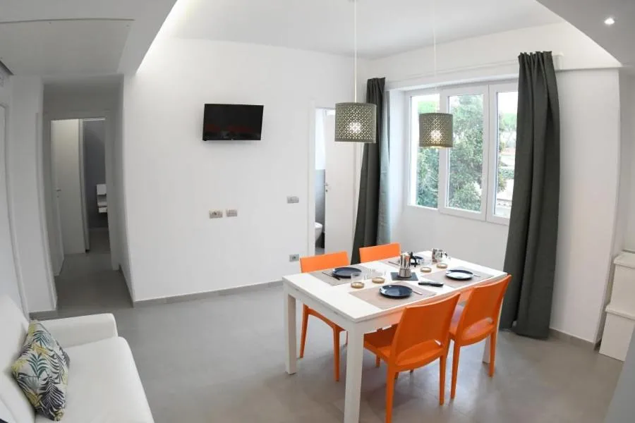 Kitchen or kitchenette in Golden Beach Residence
