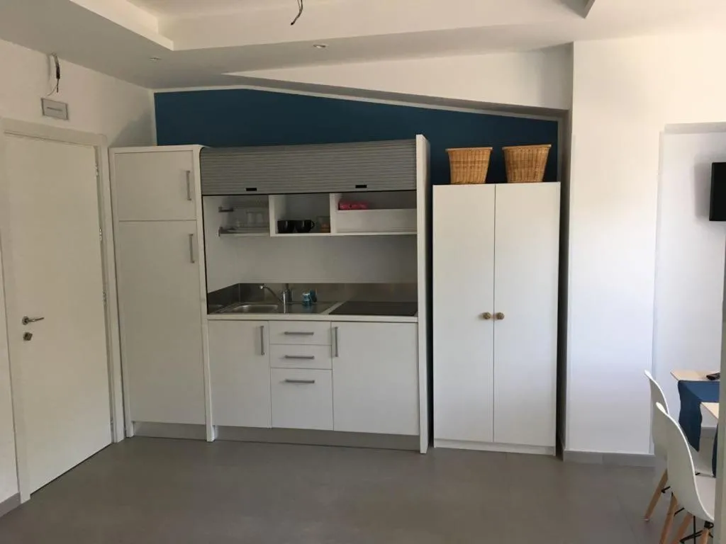 Kitchen or kitchenette in Golden Beach Residence