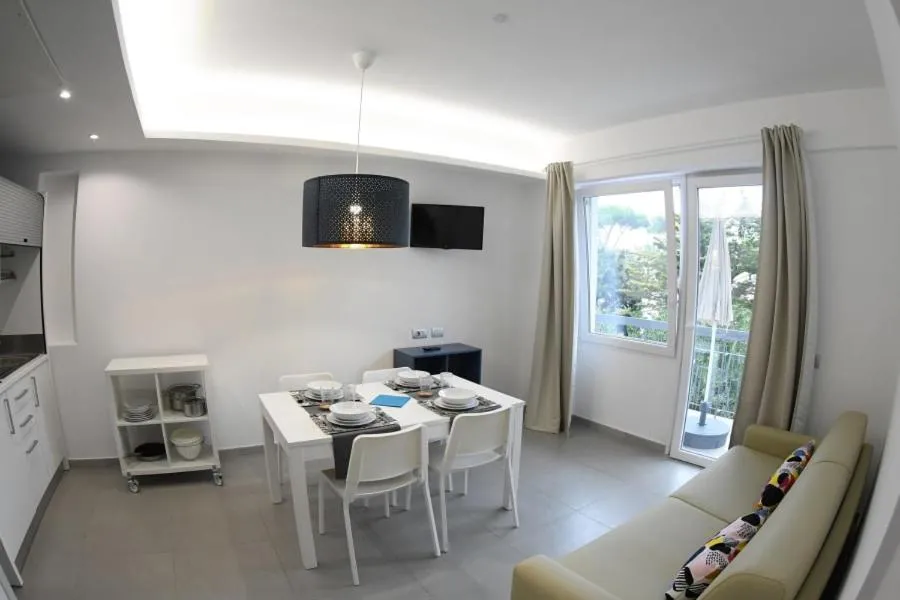 Kitchen or kitchenette in Golden Beach Residence