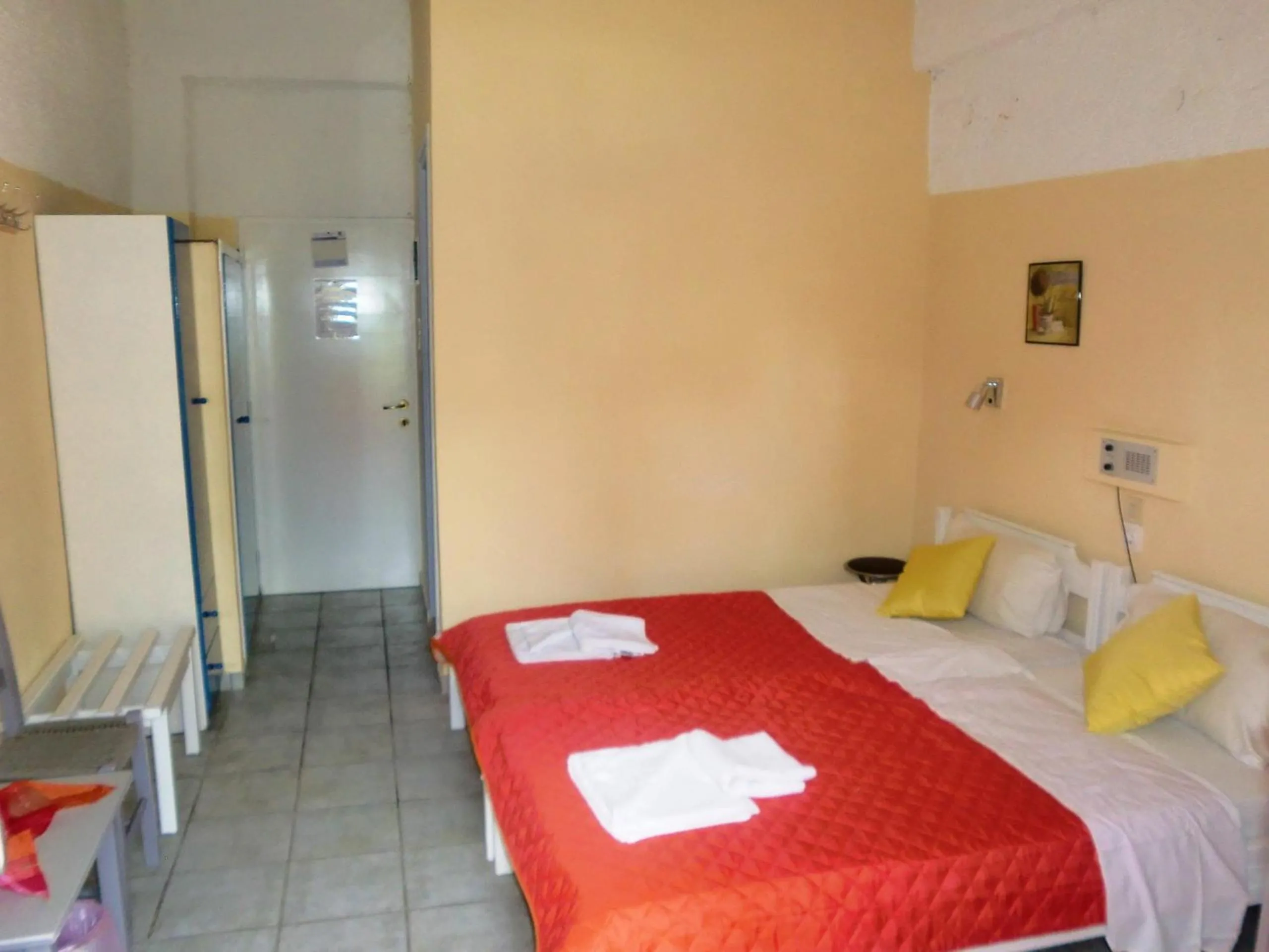 Photo of the whole room, Bed in Hotel Neos Matala