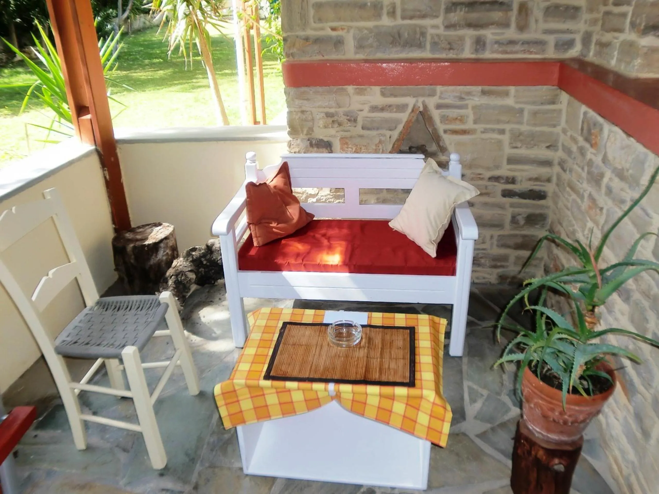 Lounge or bar, Bed in Hotel Neos Matala