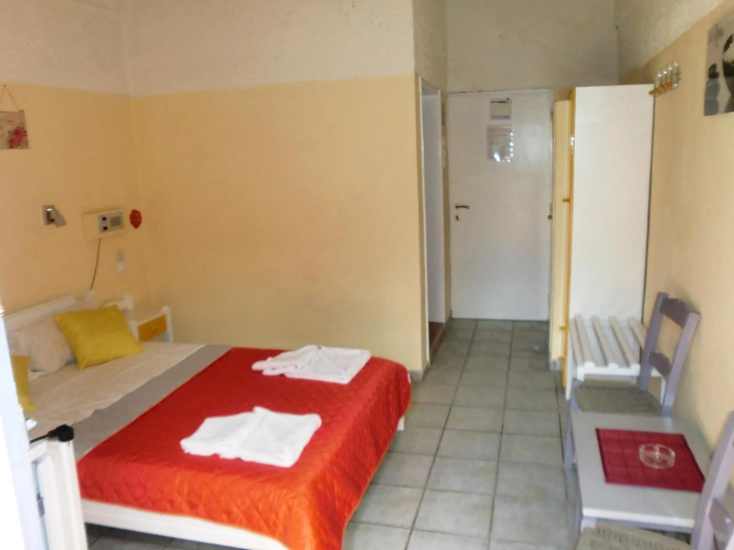 Photo of the whole room, Bed in Hotel Neos Matala