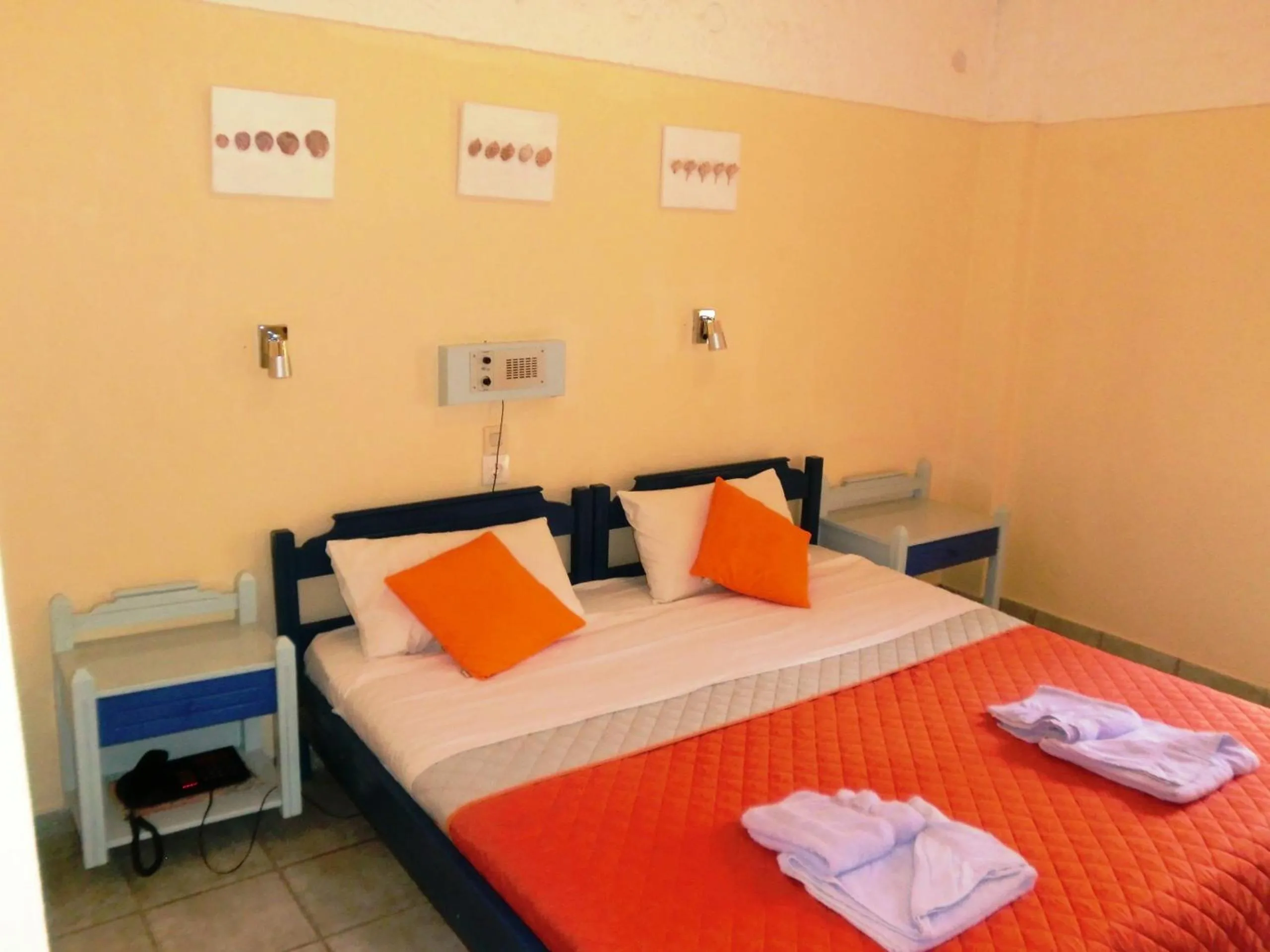 Photo of the whole room, Bed in Hotel Neos Matala