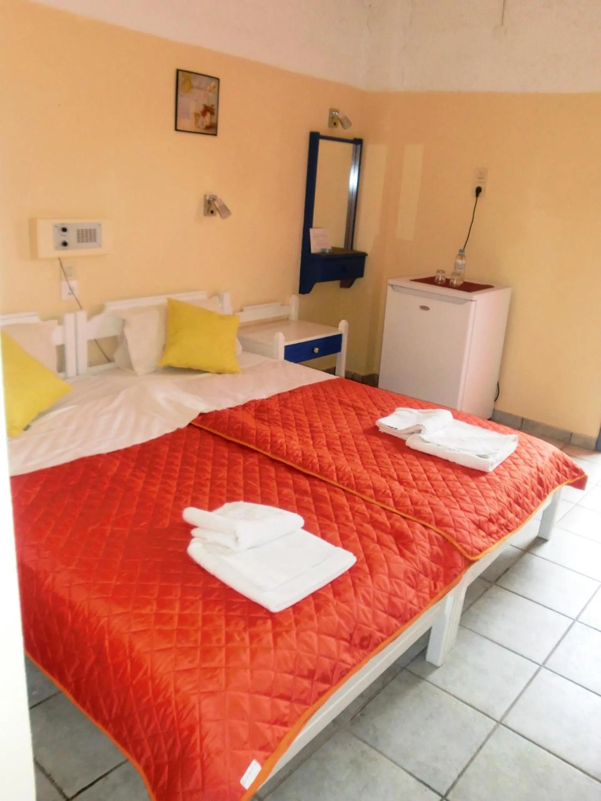 Photo of the whole room, Bed in Hotel Neos Matala