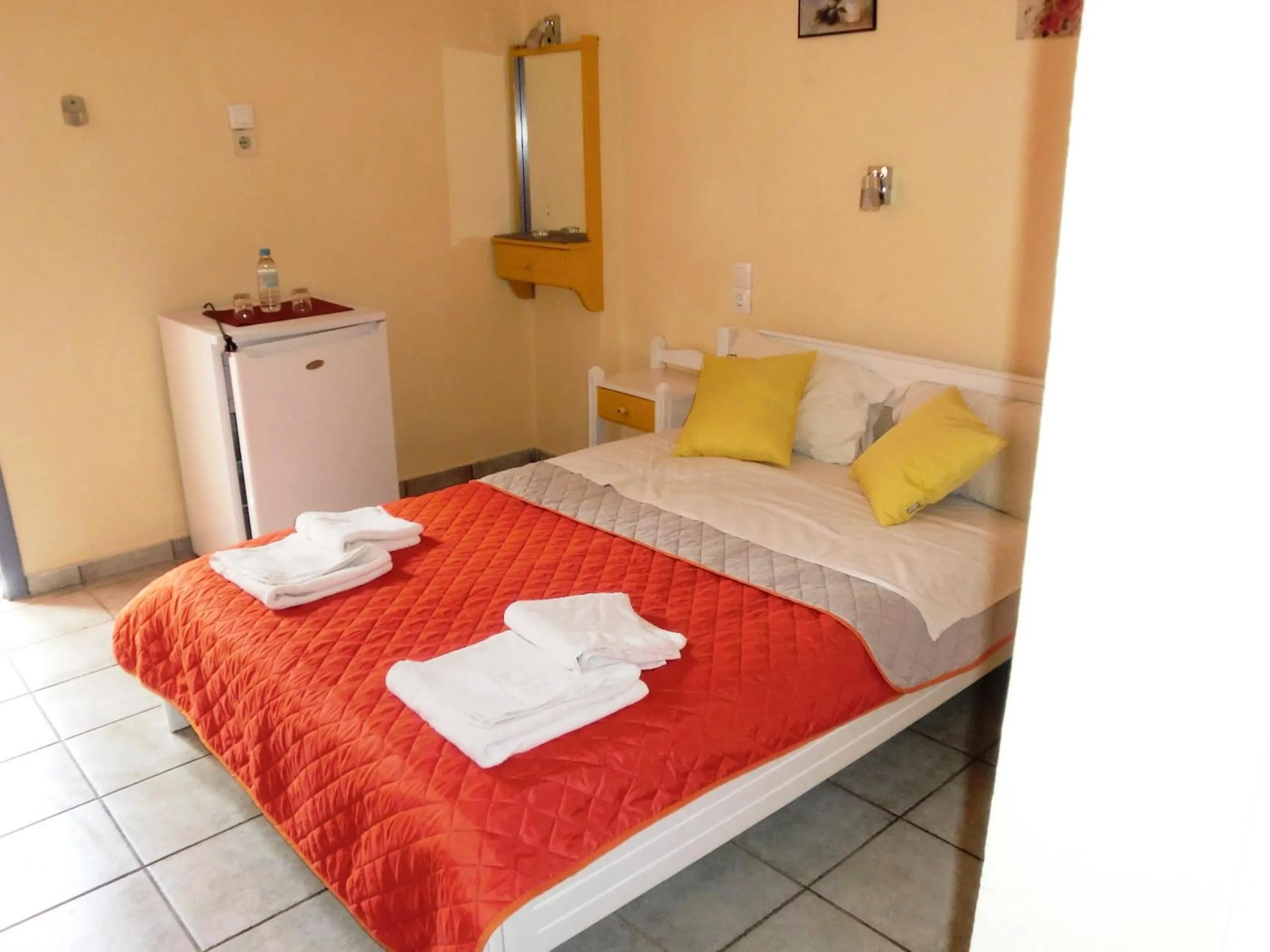 Photo of the whole room, Bed in Hotel Neos Matala