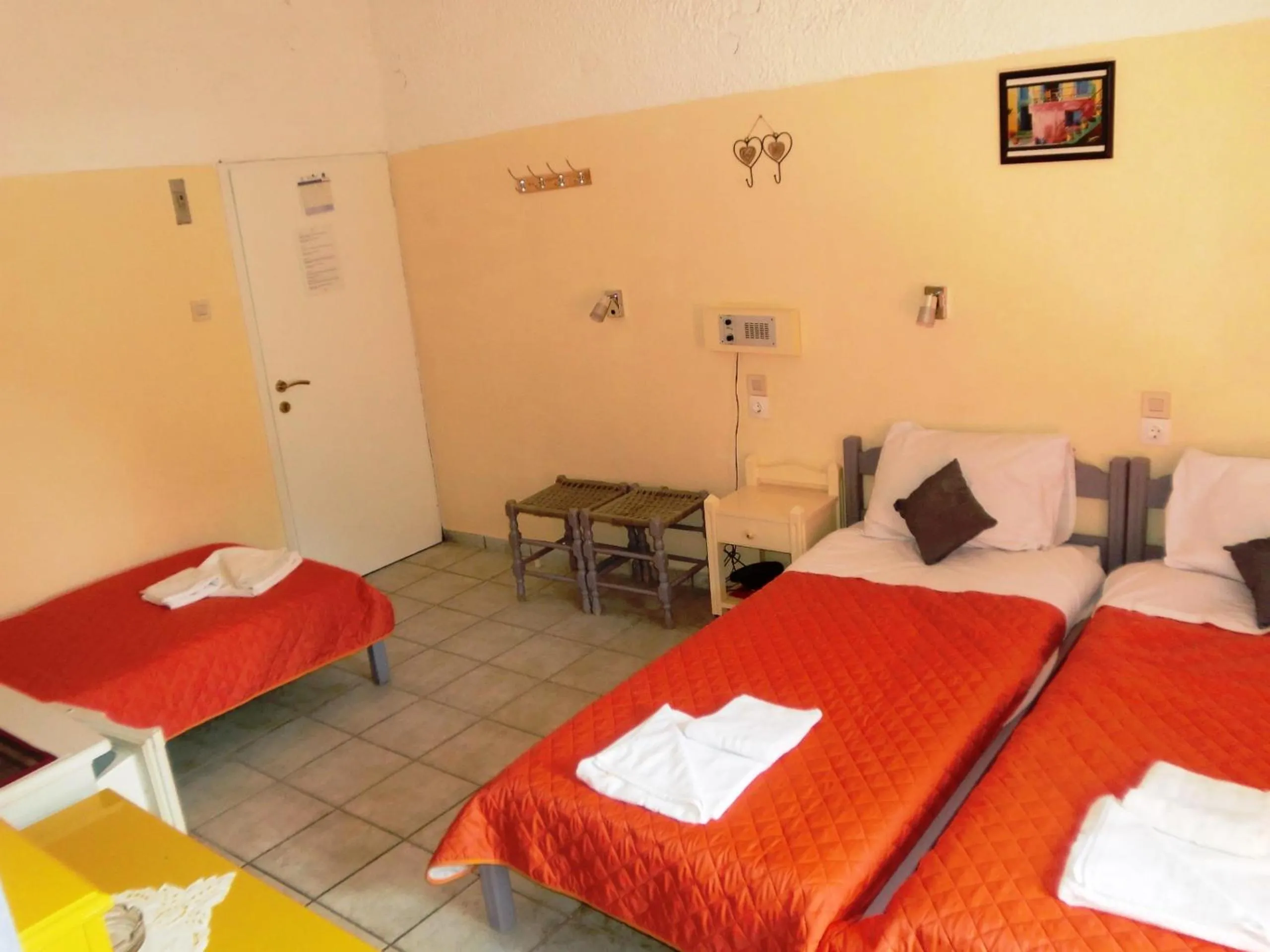 Photo of the whole room, Bed in Hotel Neos Matala