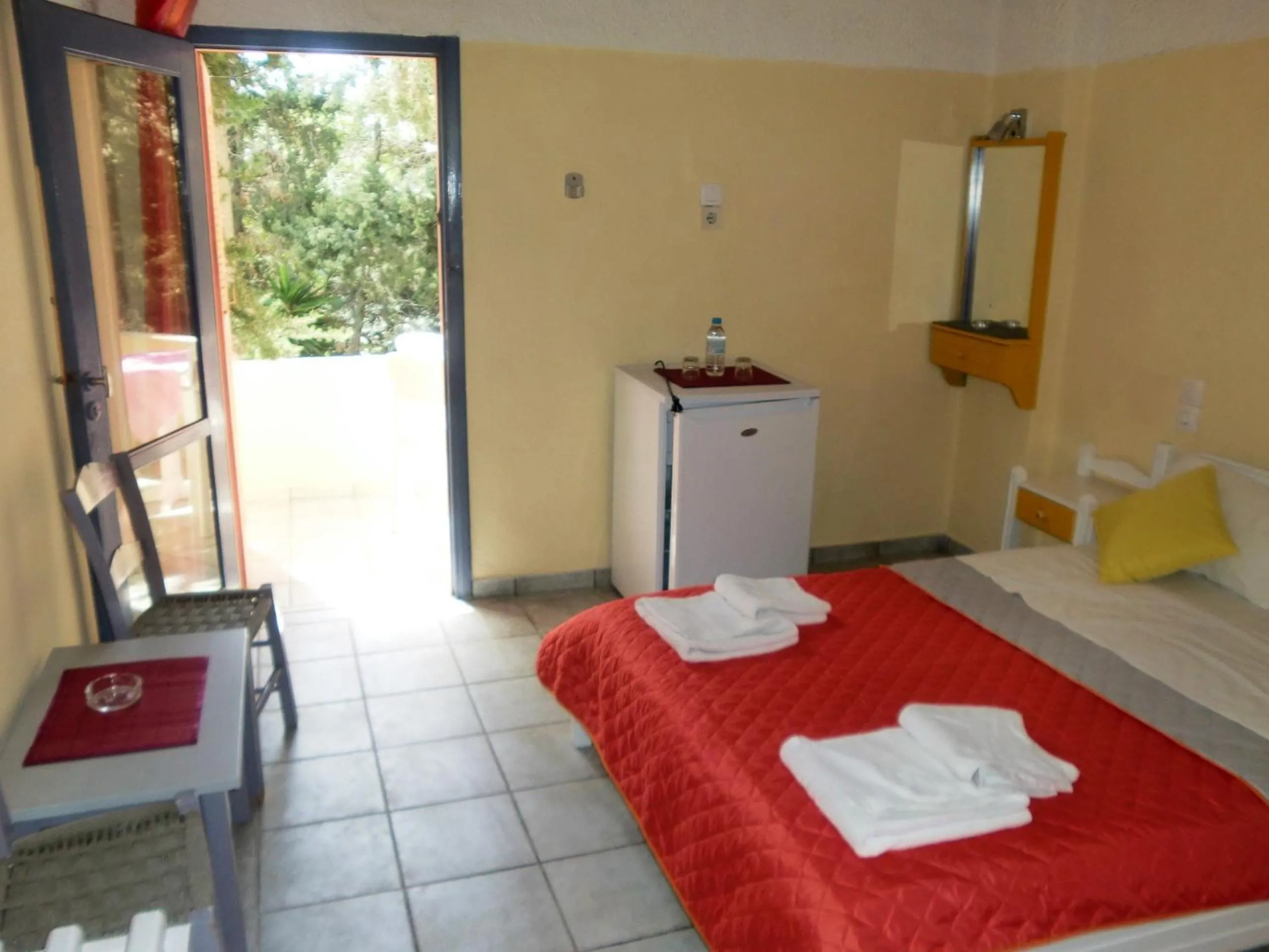 Photo of the whole room, Bed in Hotel Neos Matala