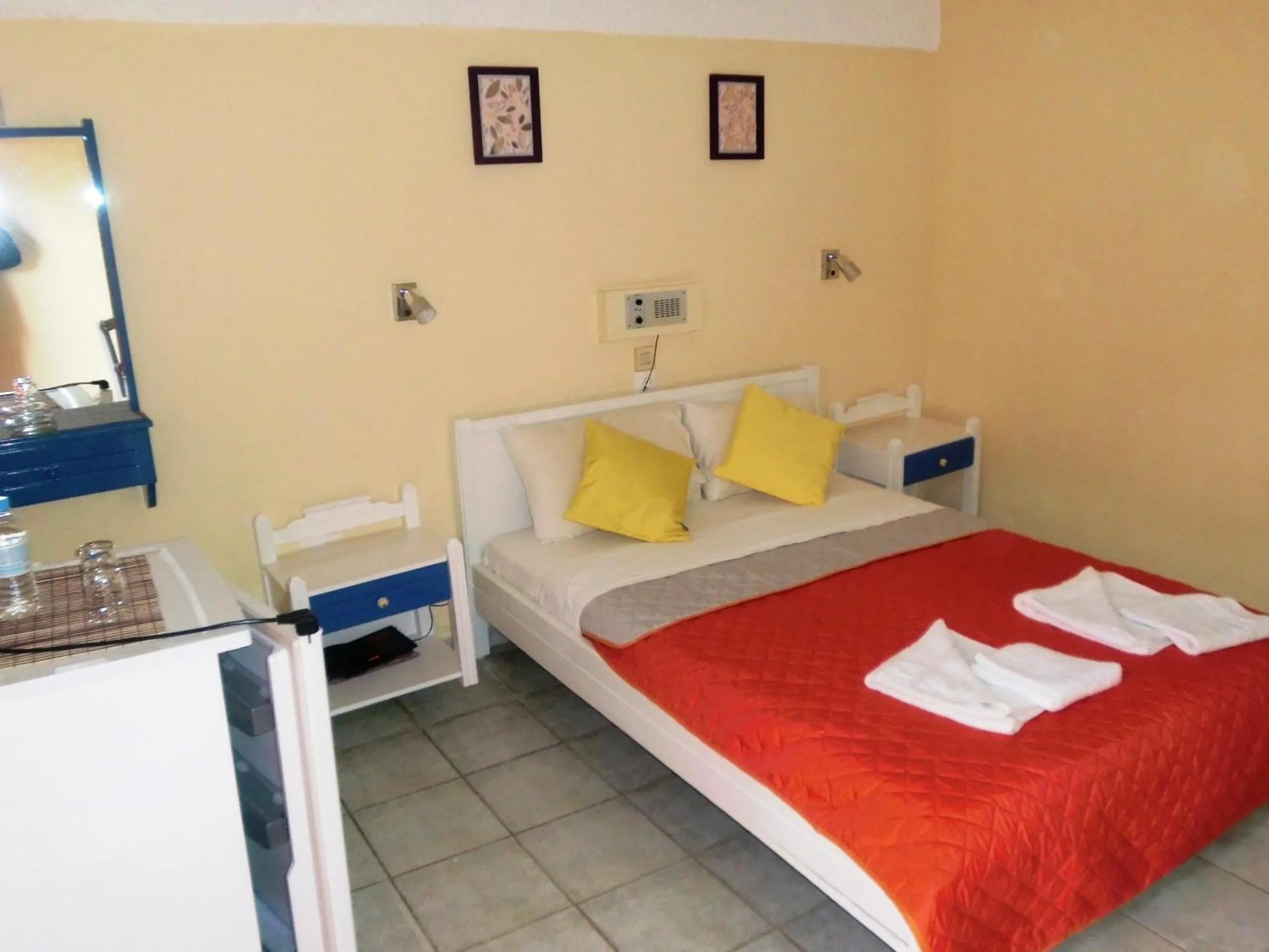 Photo of the whole room, Bed in Hotel Neos Matala