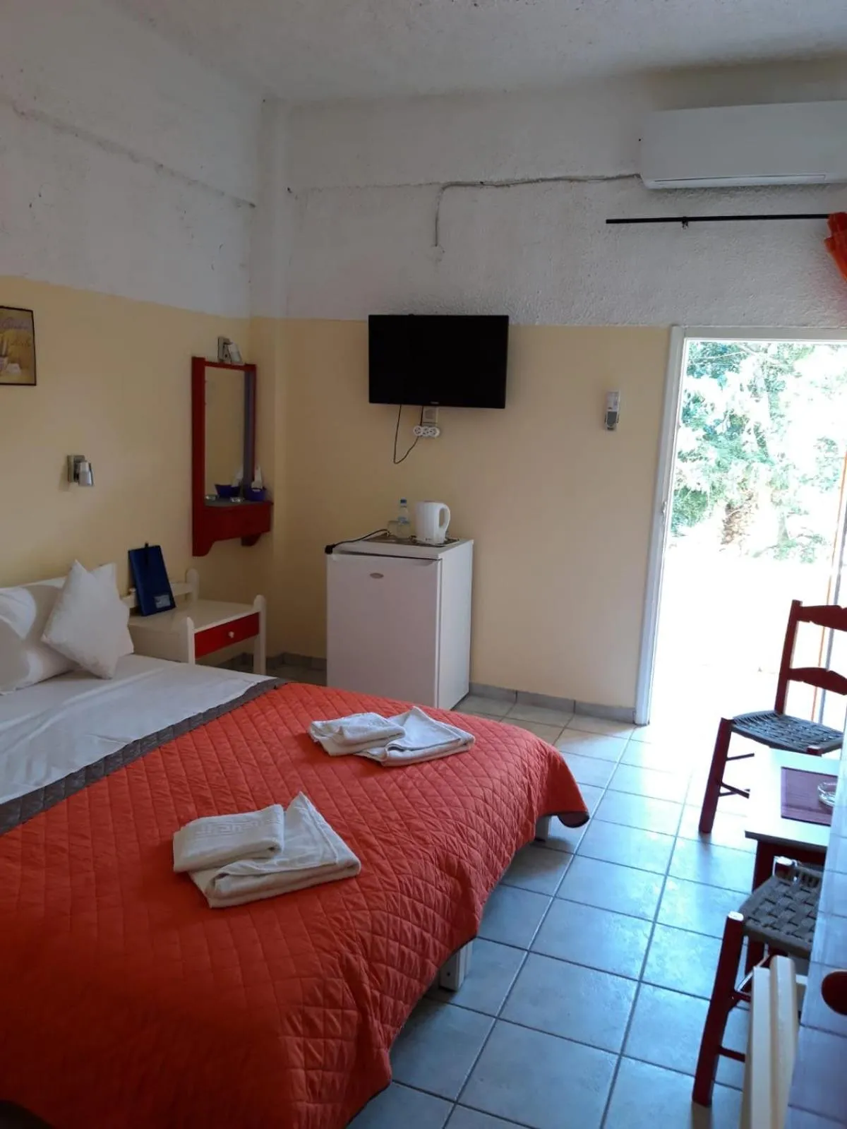 Bedroom, Bed in Hotel Neos Matala