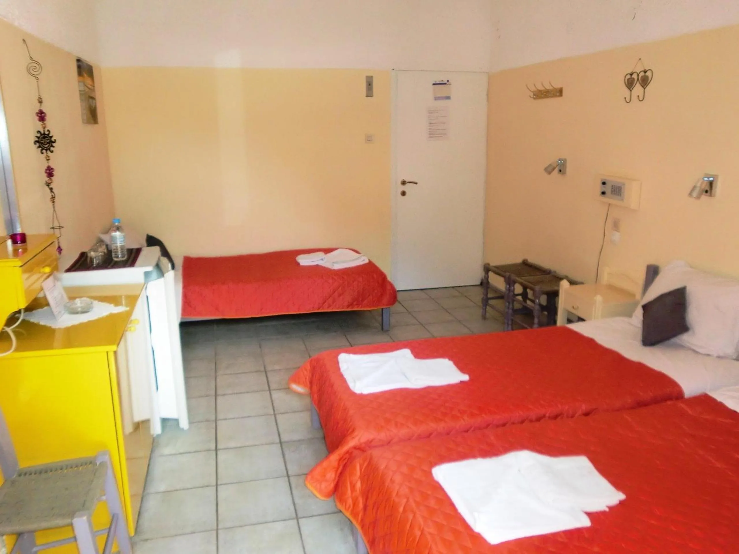 Photo of the whole room, Bed in Hotel Neos Matala