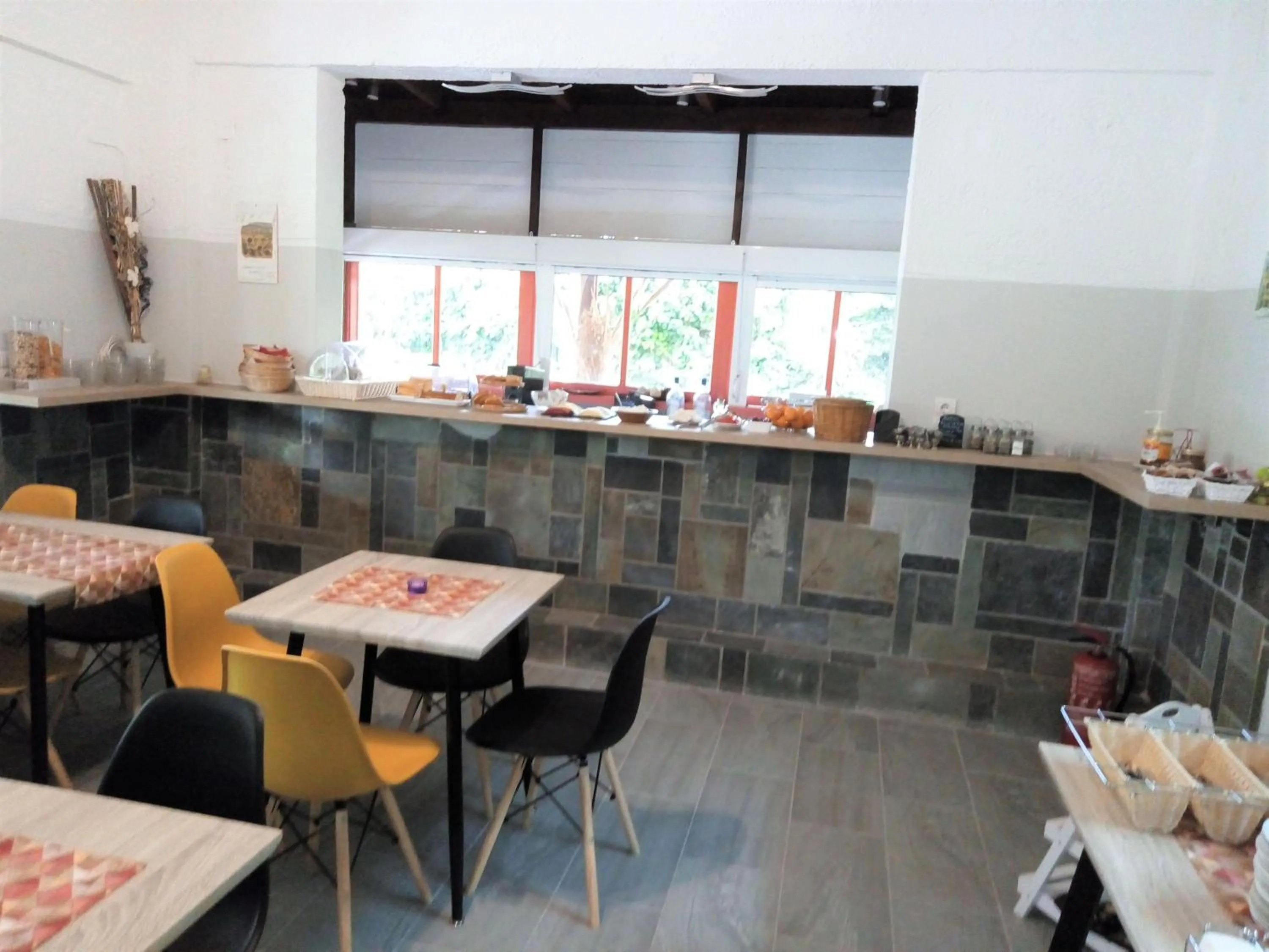Buffet breakfast in Hotel Neos Matala