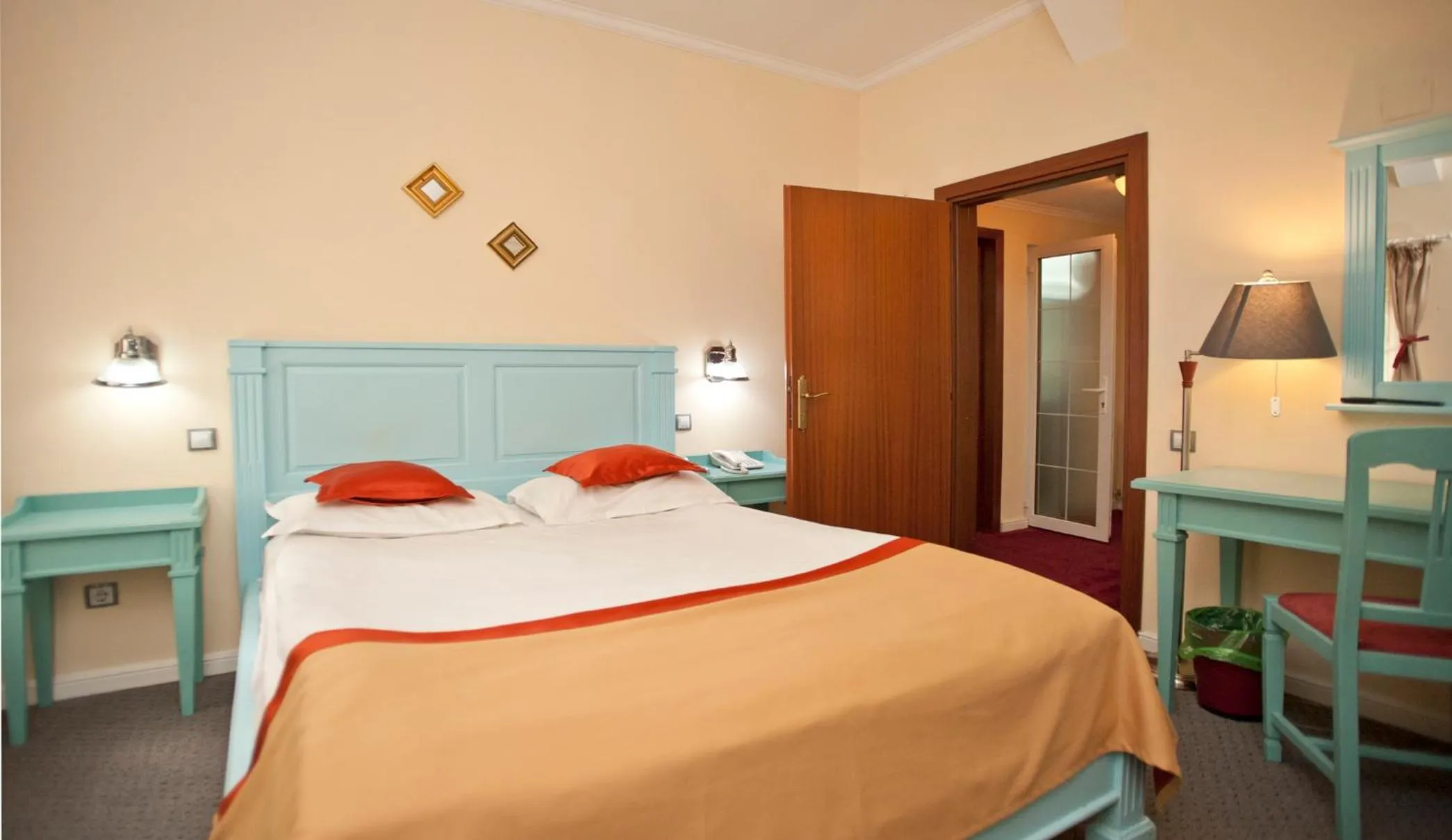 Photo of the whole room, Bed in Hotel Bastion