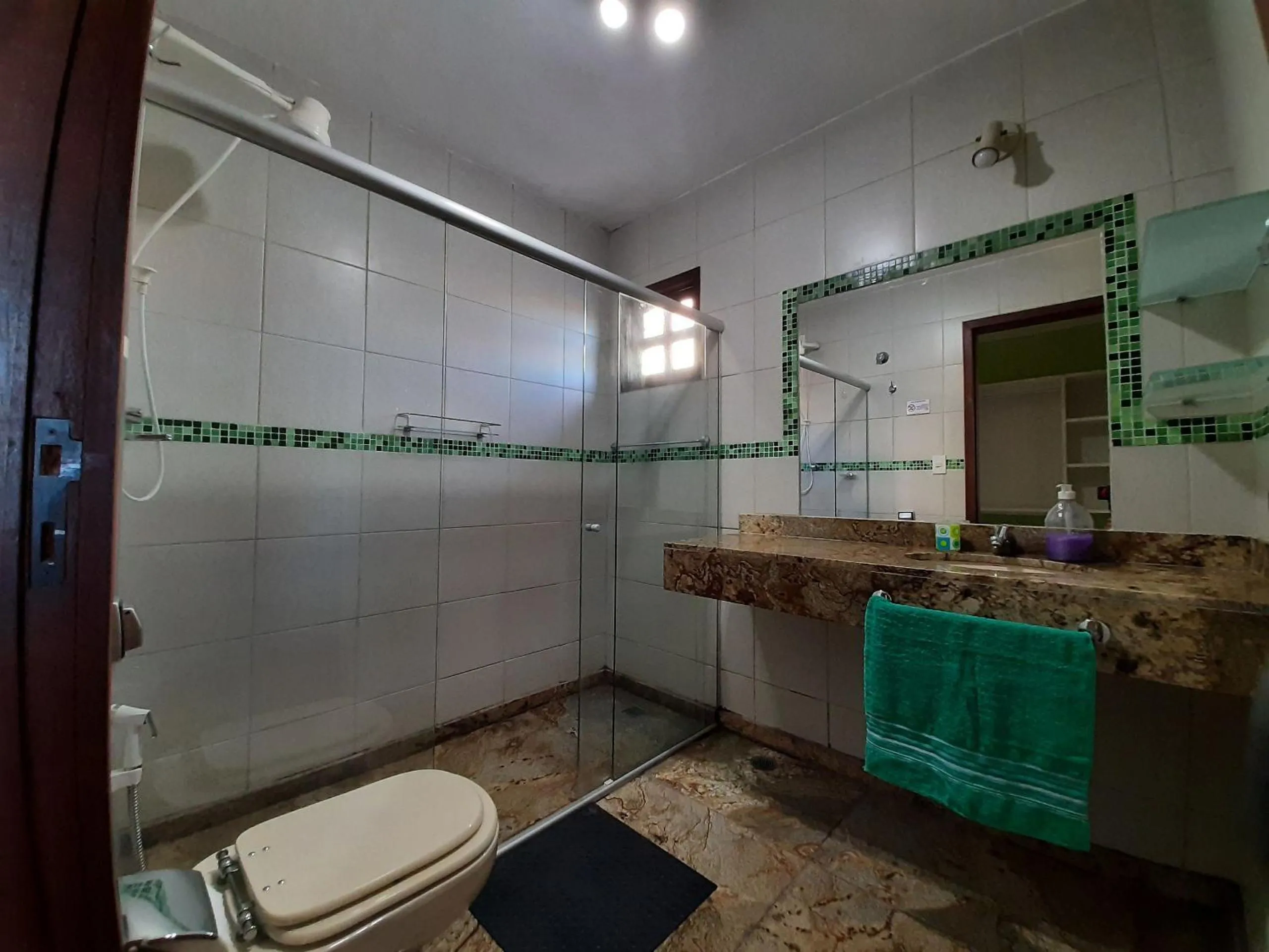 Toilet in Casa confortável Vista Mar e Piscina em Taperapuan