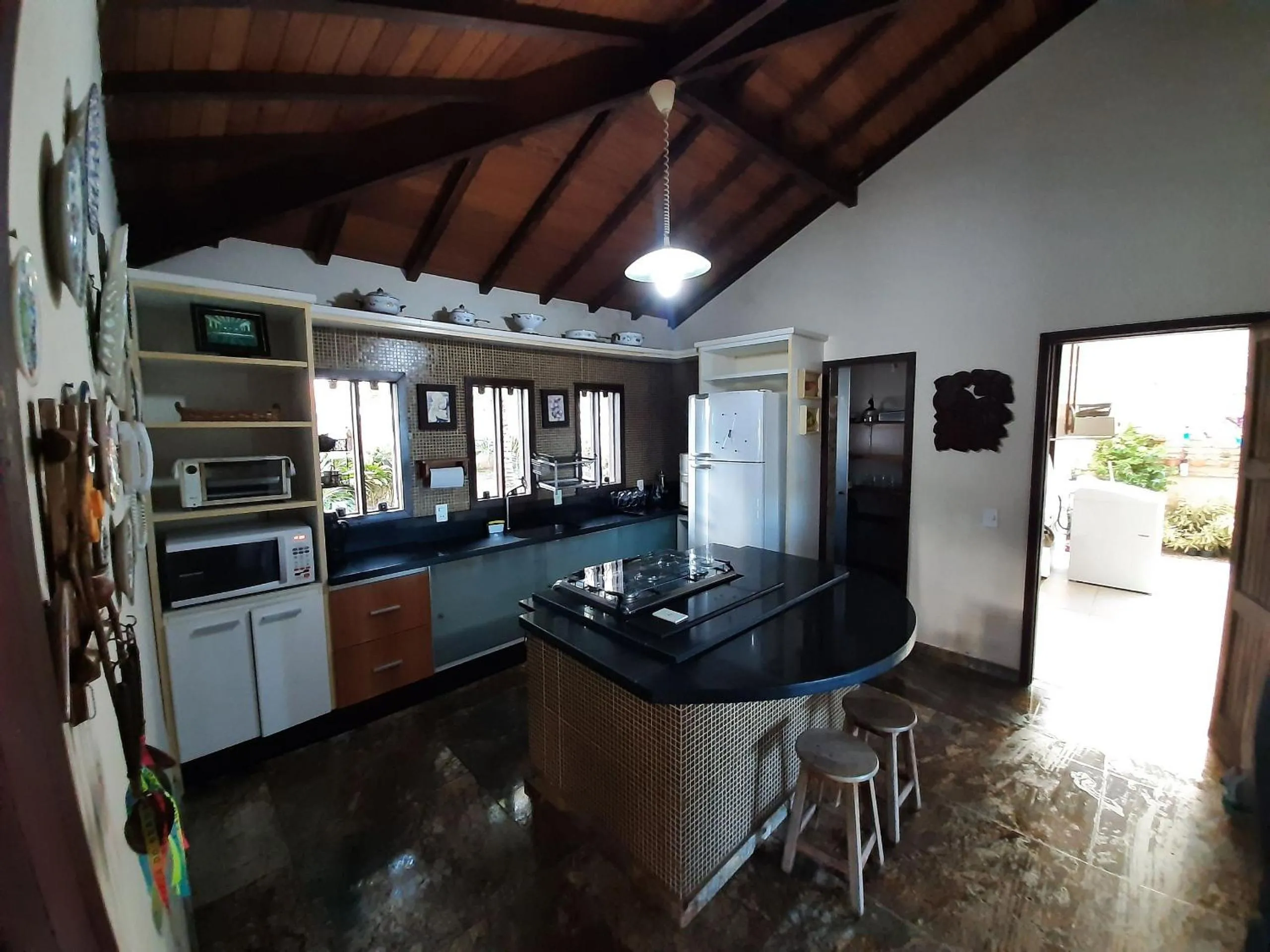 Kitchen or kitchenette in Casa confortável Vista Mar e Piscina em Taperapuan