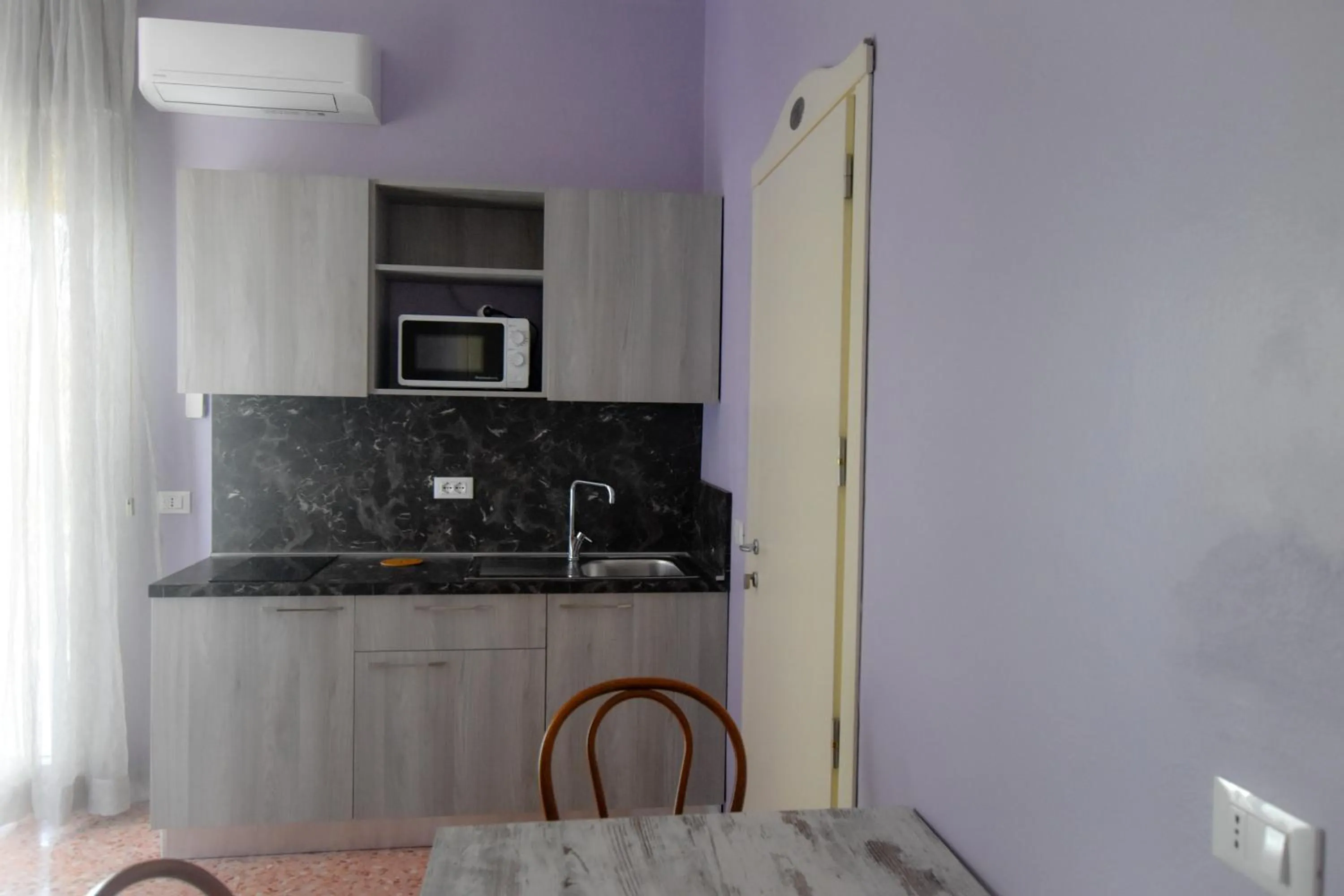 Kitchen or kitchenette in Hotel Bahamas