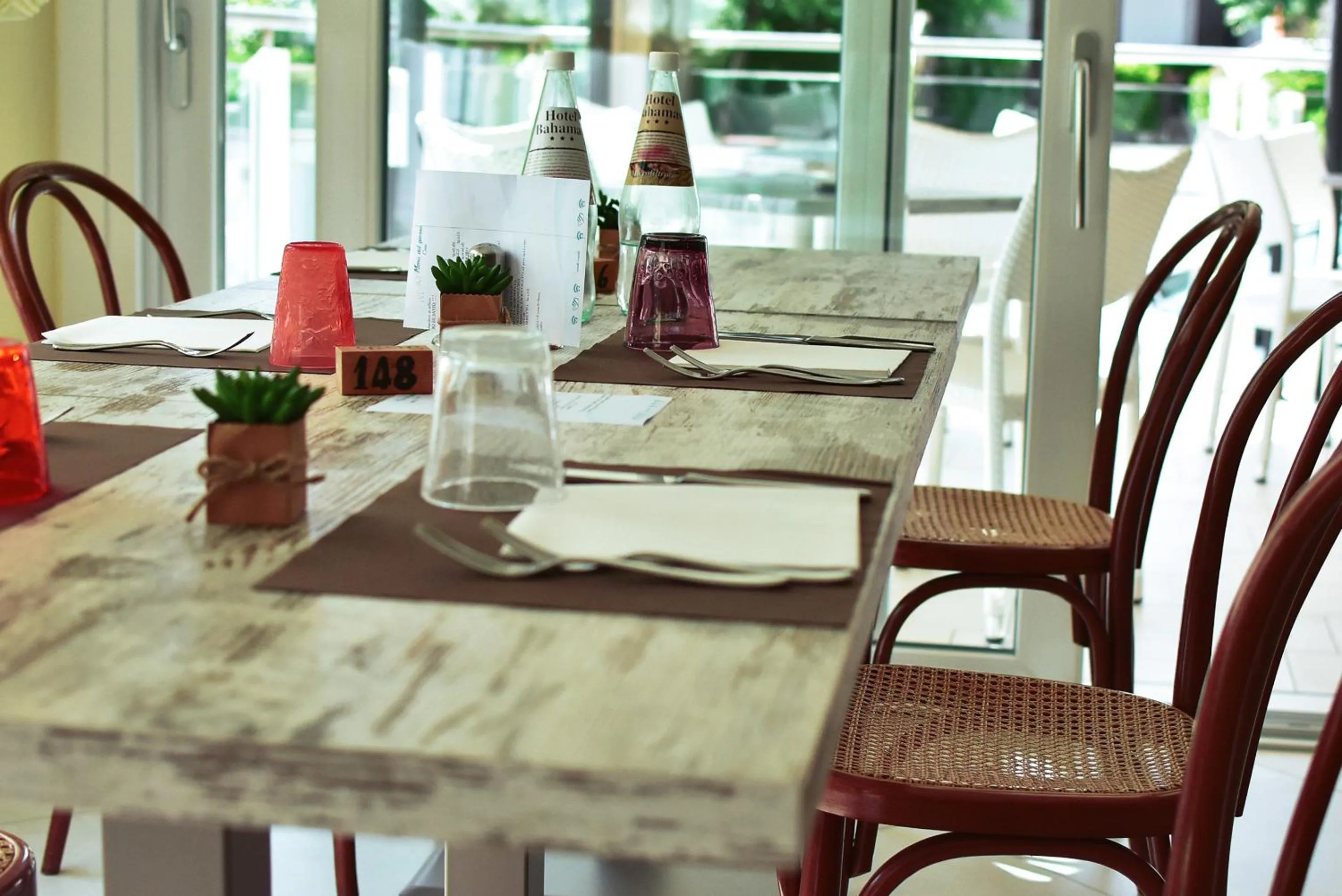 Dining area in Hotel Bahamas