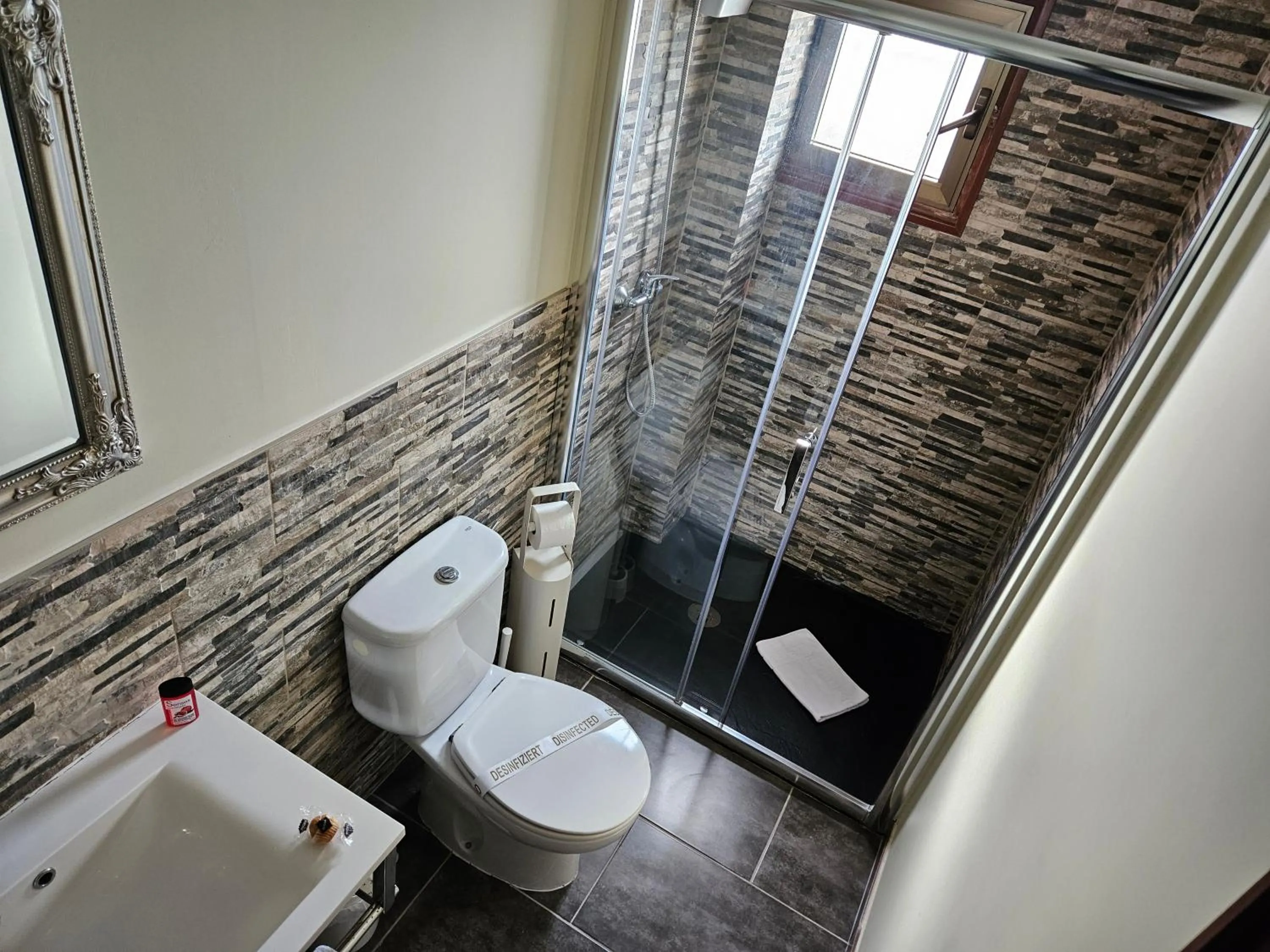 SEVEN Hostal