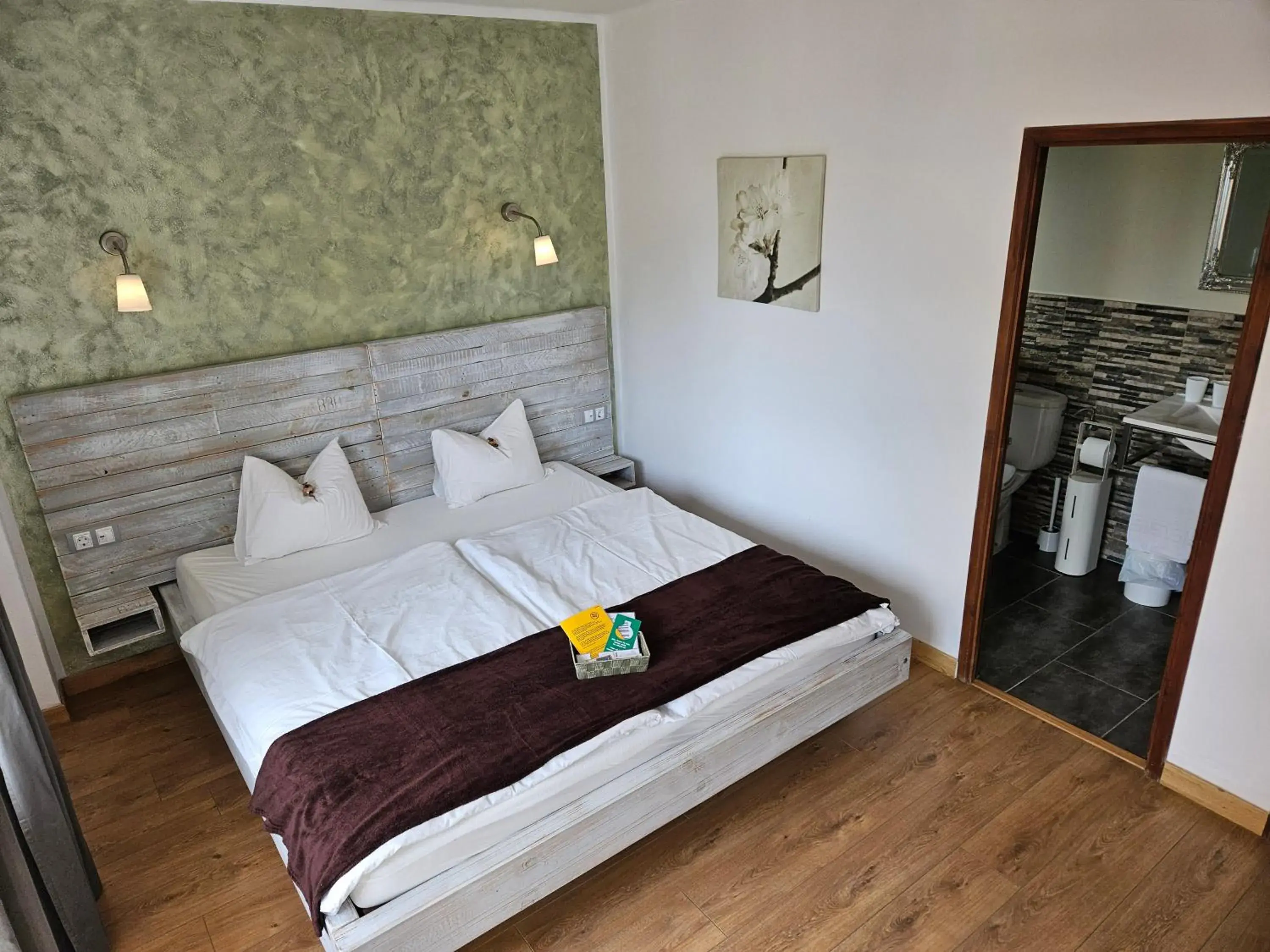 Superior Double Room in SEVEN Hostal Superior Double Room in SEVEN Hostal