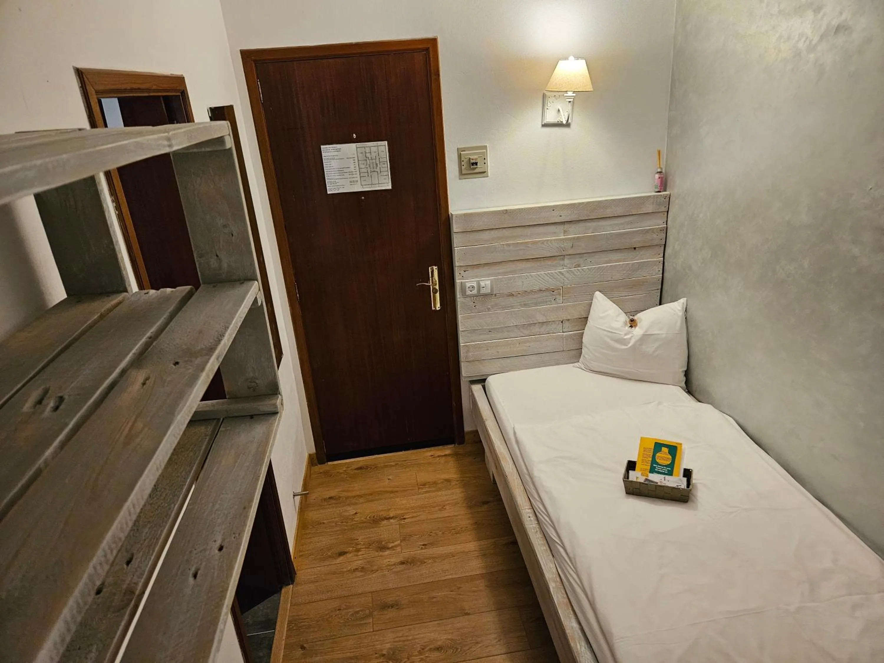 SEVEN Hostal