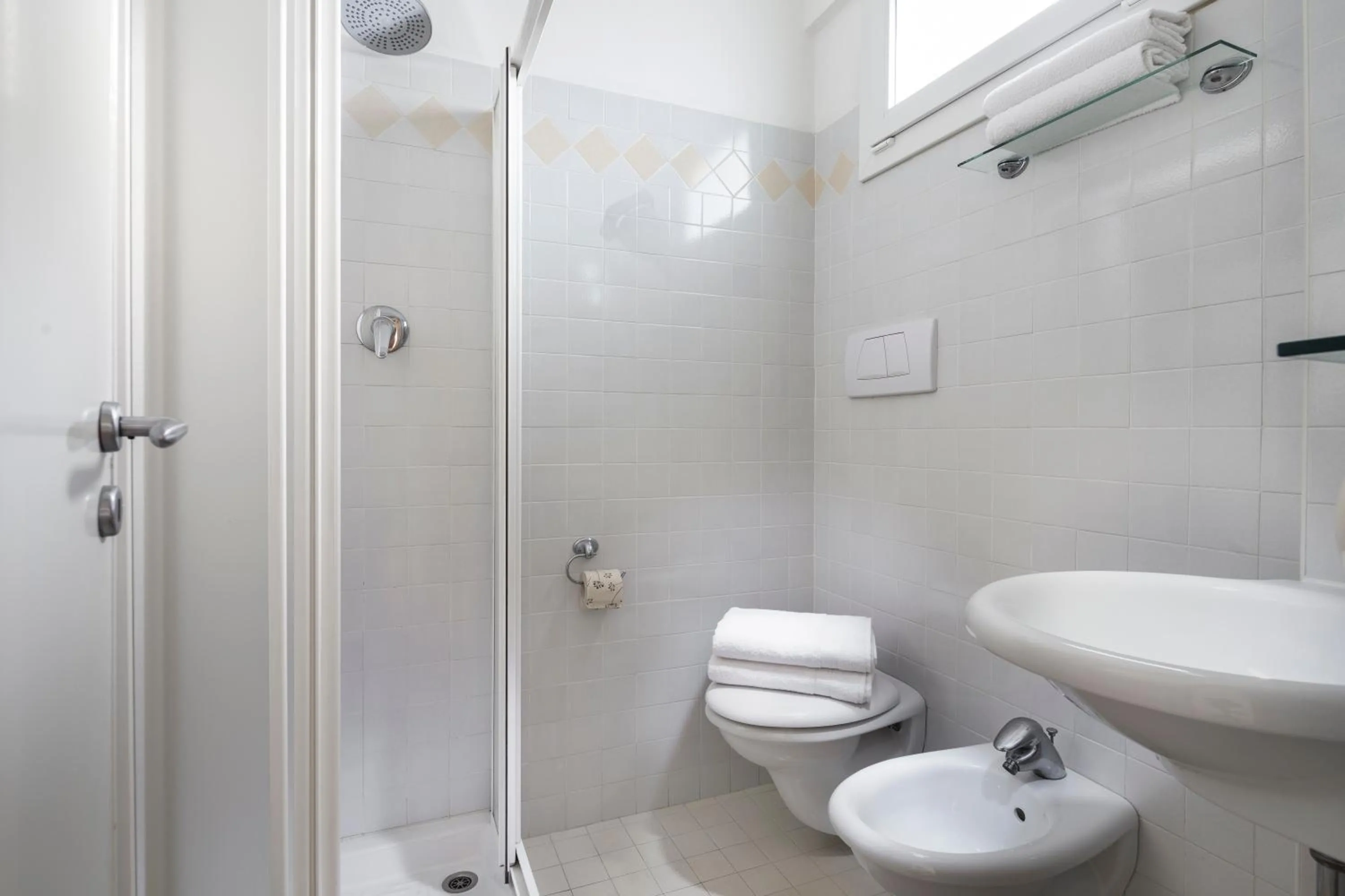 Shower in Hotel Baltic Rimini