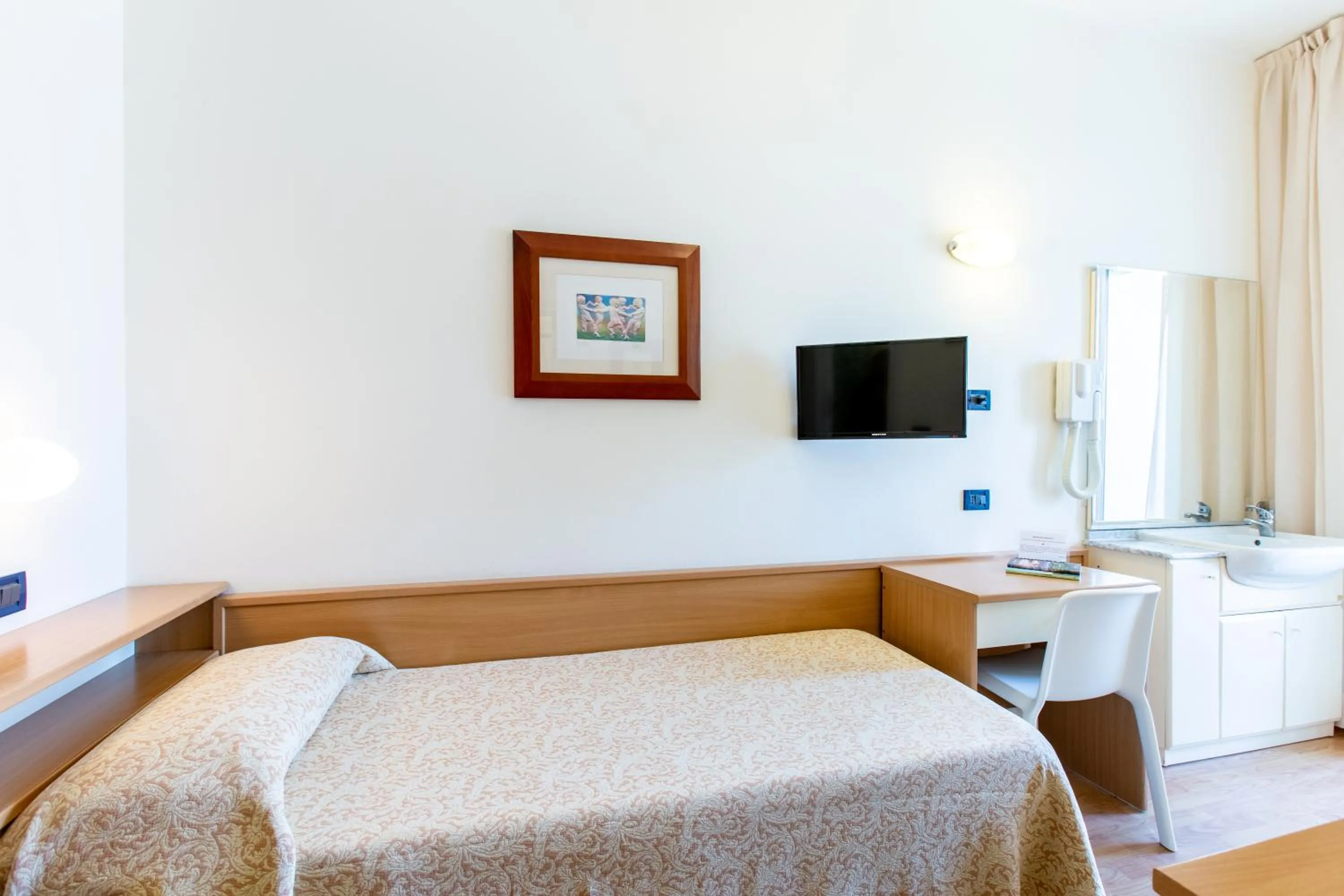 Bedroom, Bed in Hotel Baltic Rimini