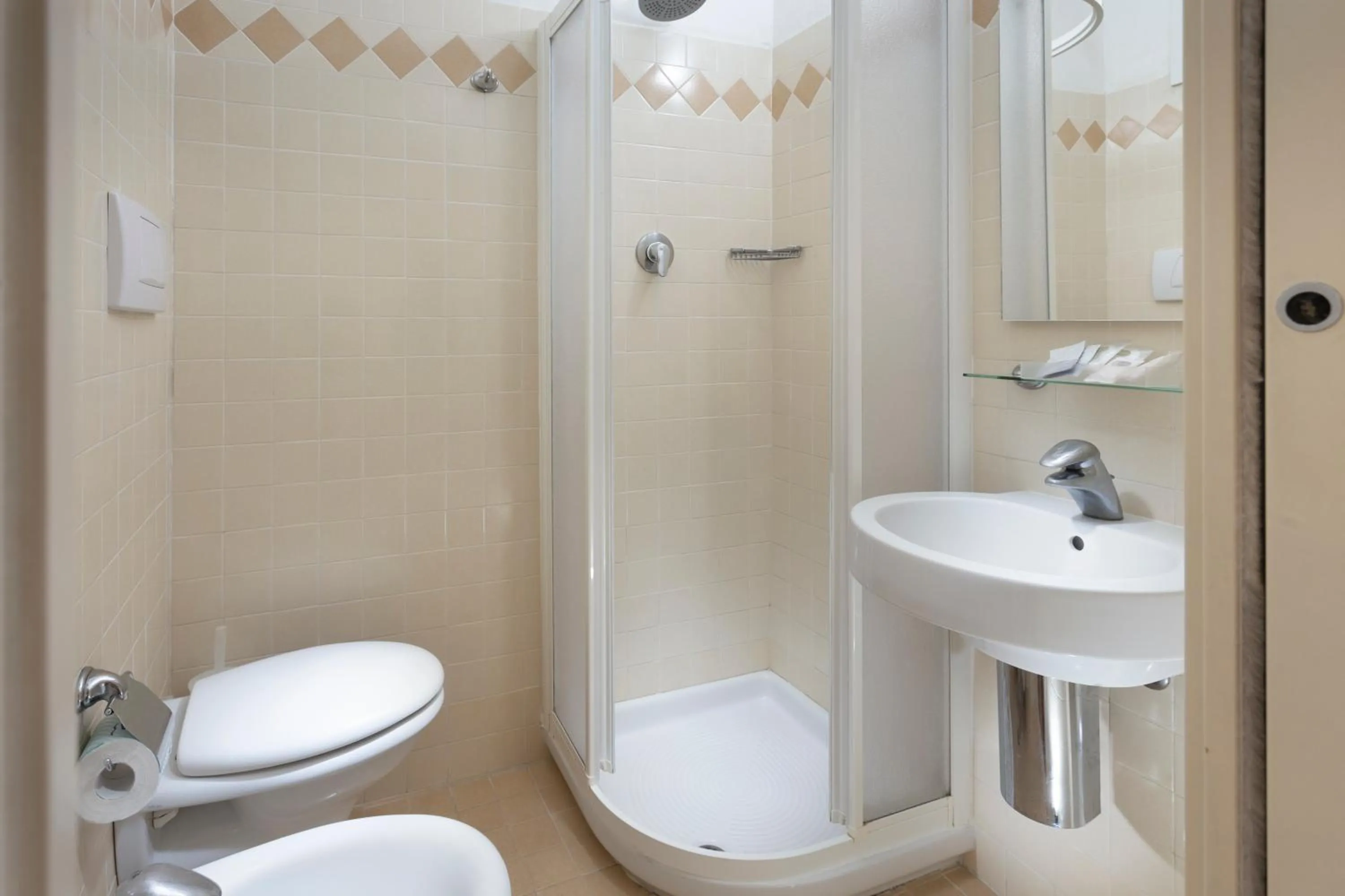 Shower in Hotel Baltic Rimini