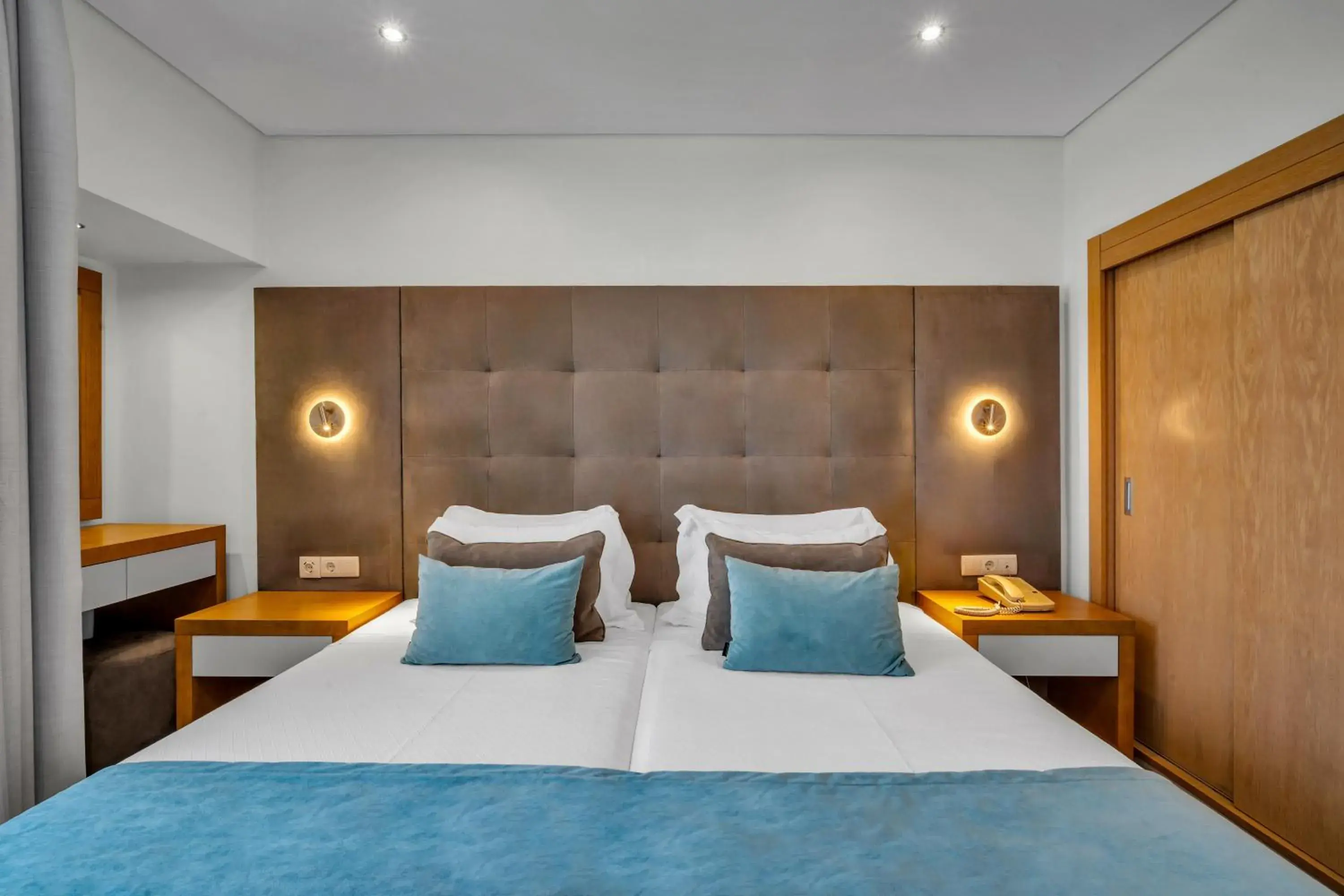 Bedroom, Bed in Albufeira Sol Hotel & Spa Bedroom, Bed in Albufeira Sol Hotel & Spa