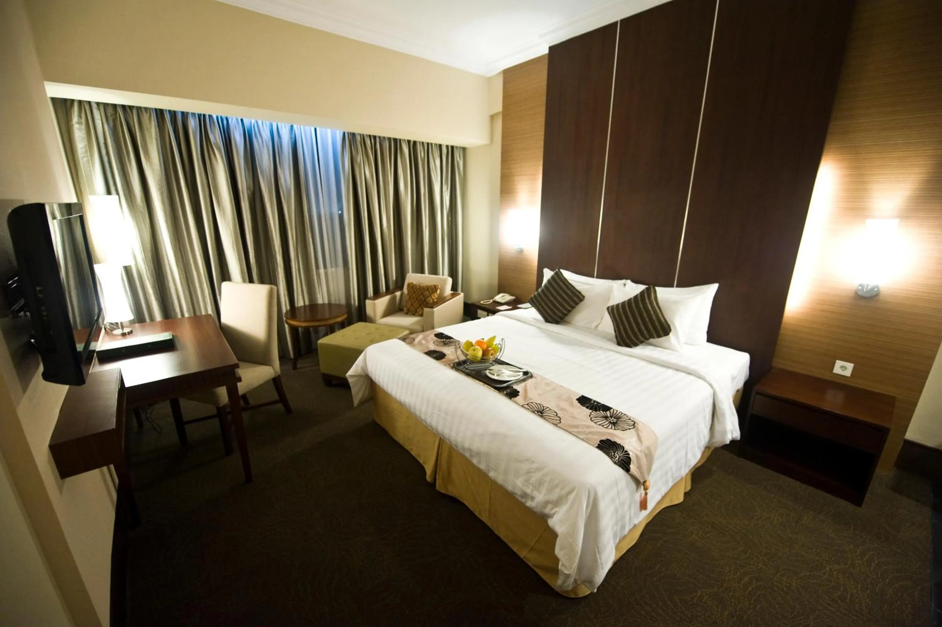 Bed in Emerald Garden International Hotel