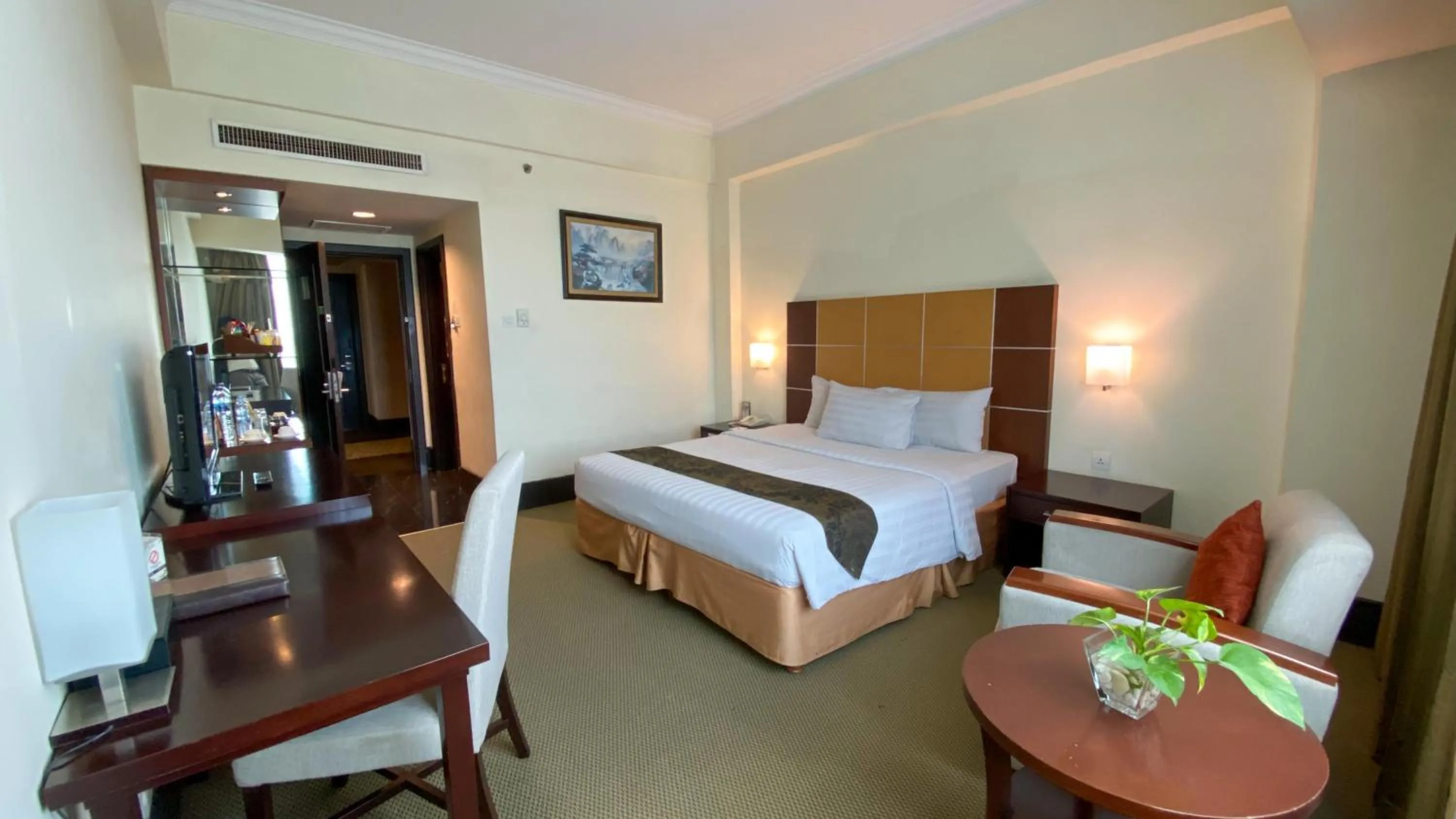 Bed in Emerald Garden International Hotel