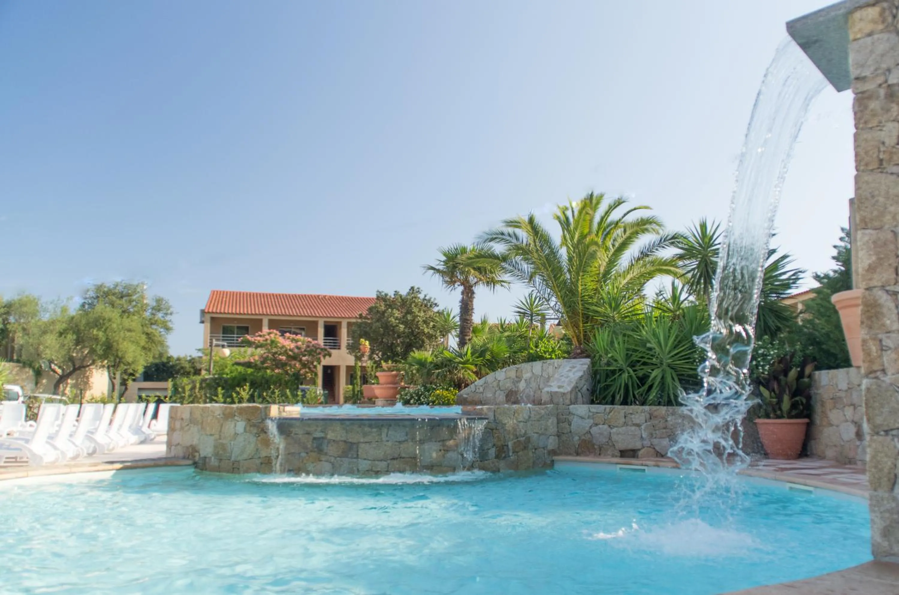 Hot Tub in Hôtel et Résidence Benista
